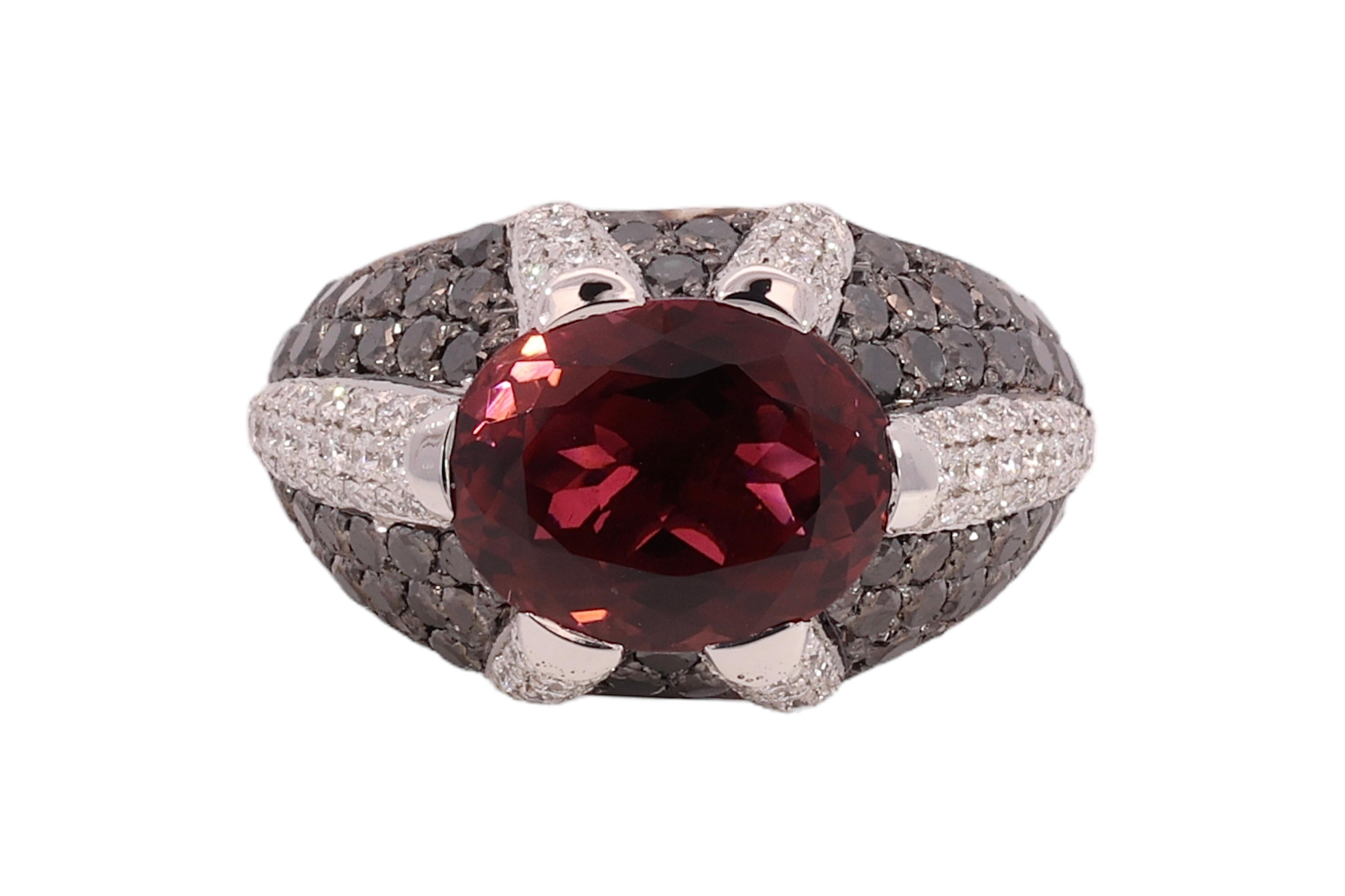 18kt White Gold Ring with 5.61ct Tourmaline and 2.75ct White and Black Diamonds For Sale 4