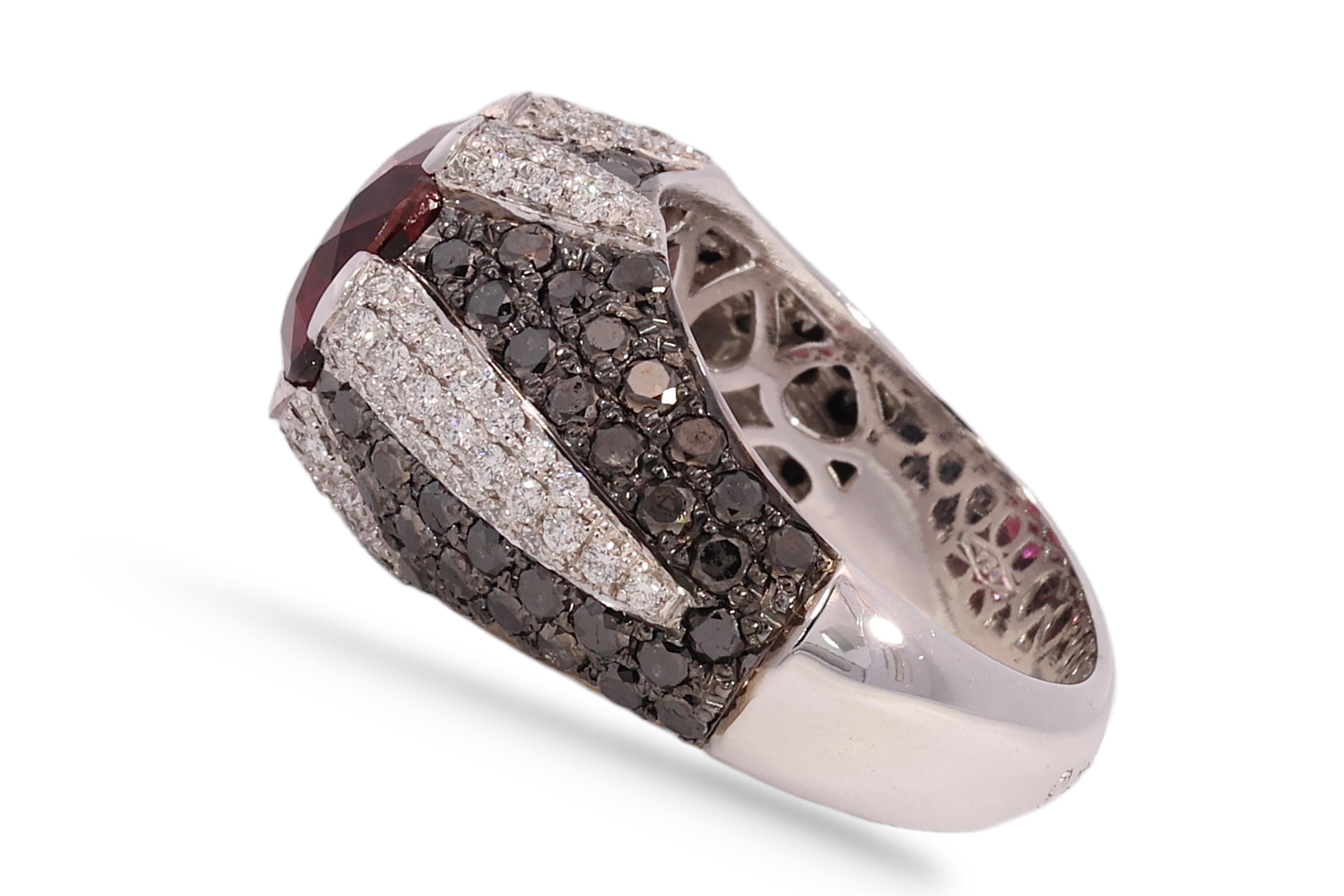 18kt White Gold Ring with 5.61ct Tourmaline and 2.75ct White and Black Diamonds For Sale 1