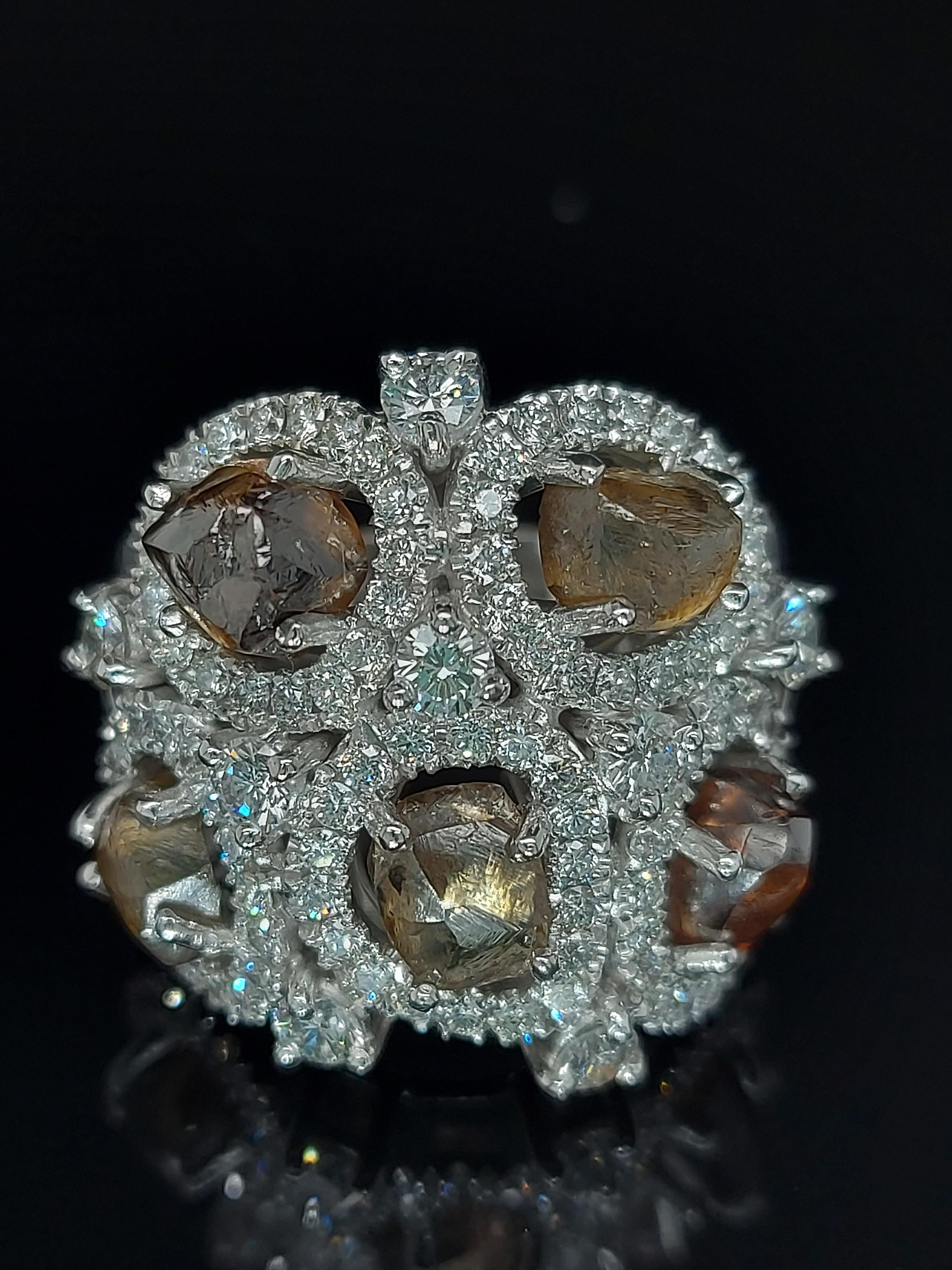 18kt Gold Ring with 6.11 Carat Rough Diamonds, 1.7 Carat Brilliant Cut Diamonds For Sale 3