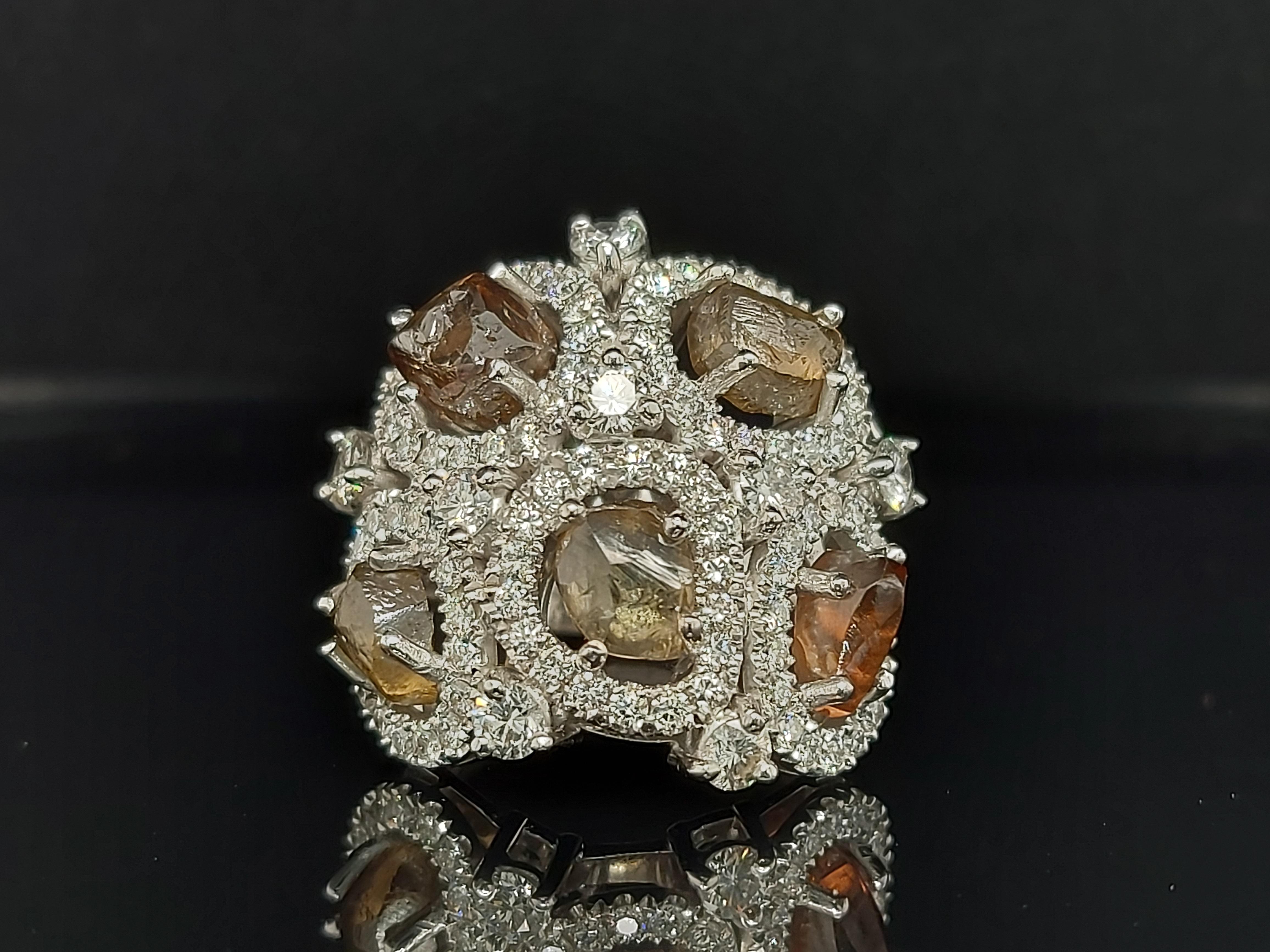 18kt Gold Ring with 6.11 Carat Rough Diamonds, 1.7 Carat Brilliant Cut Diamonds For Sale 5