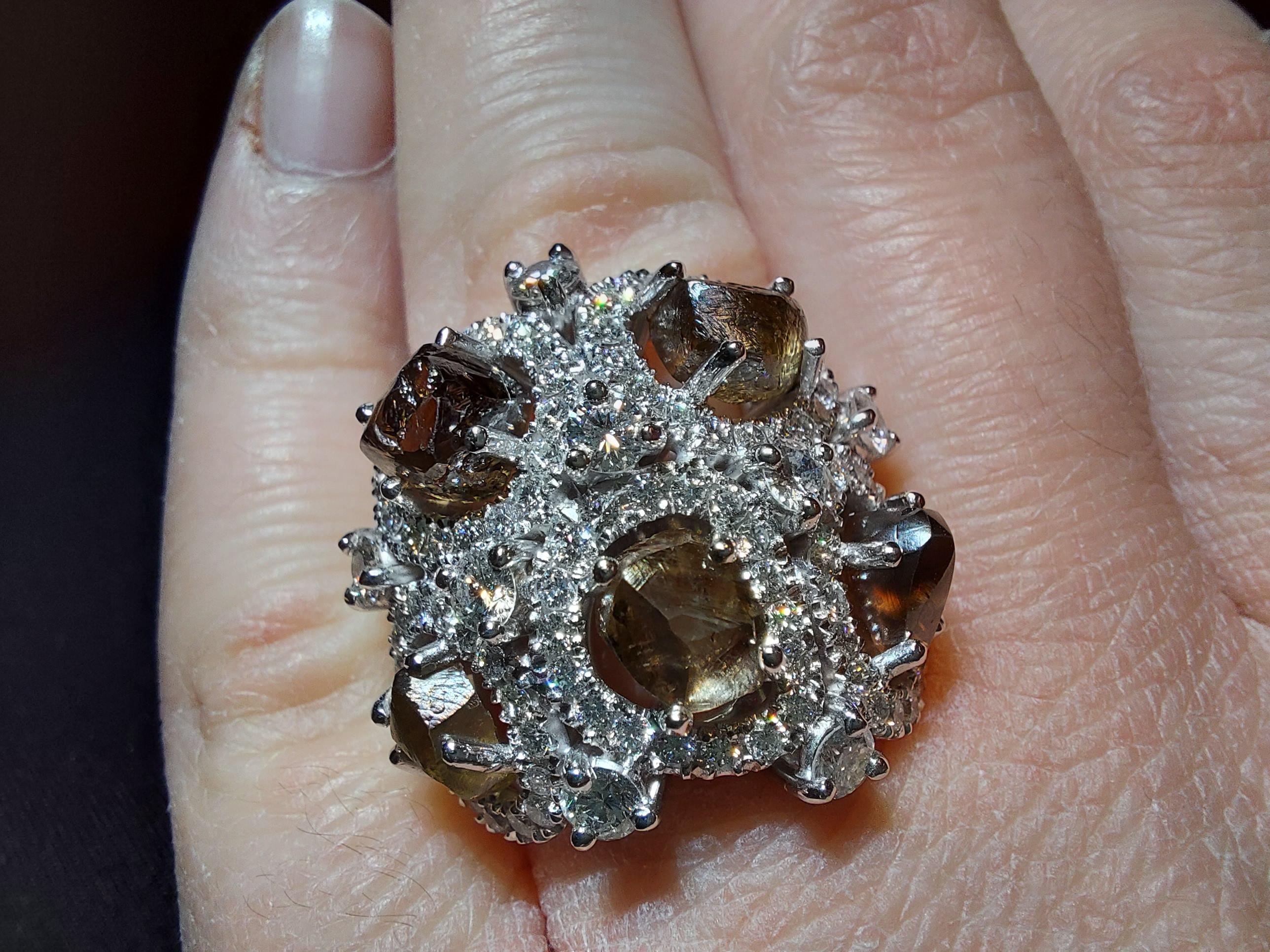 18kt Gold Ring with 6.11 Carat Rough Diamonds, 1.7 Carat Brilliant Cut Diamonds For Sale 8