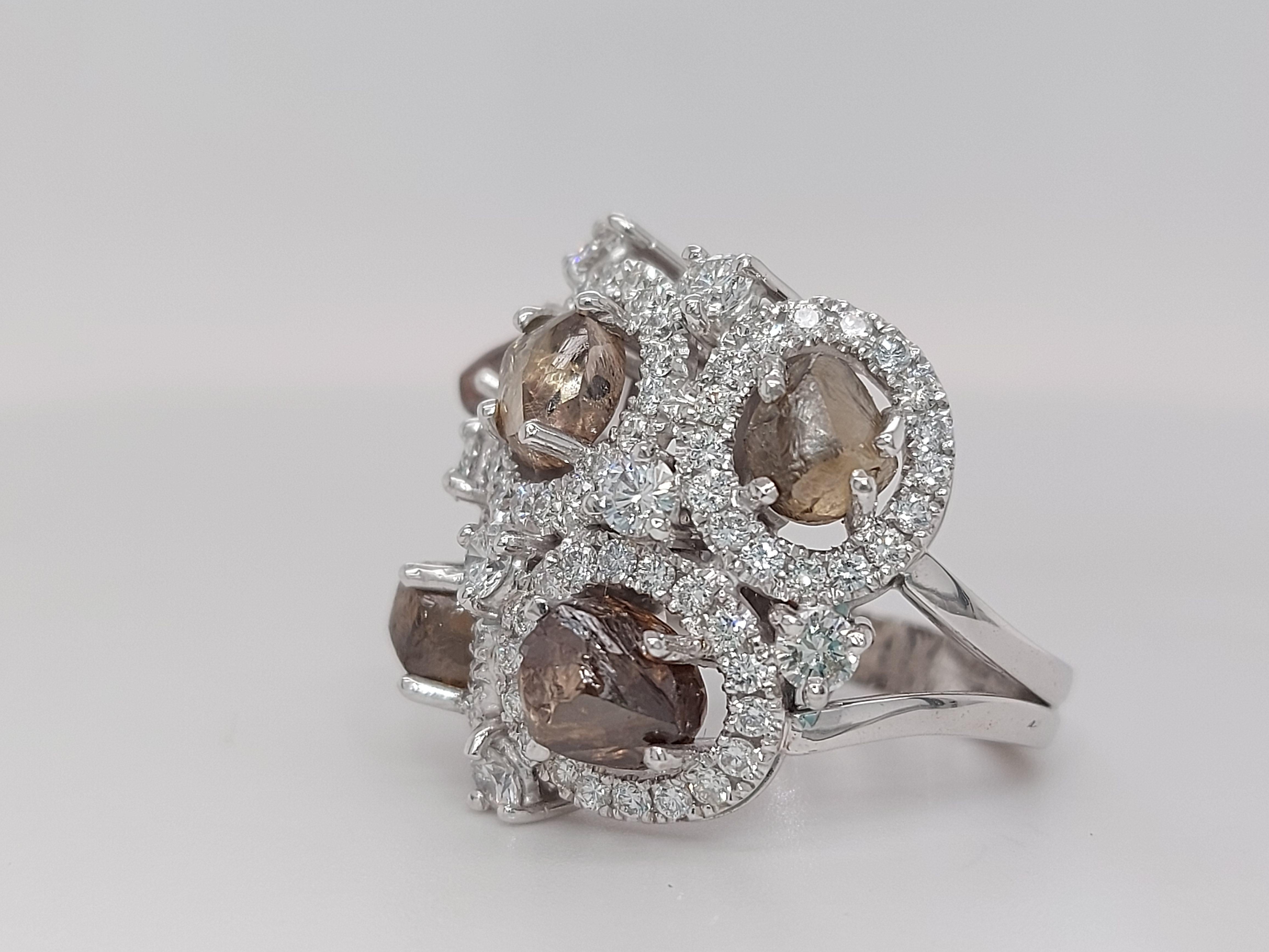 Artisan Bague en or 18 carats avec diamants bruts de 6,11 carats et diamants taille brillant de 1,7 carat en vente