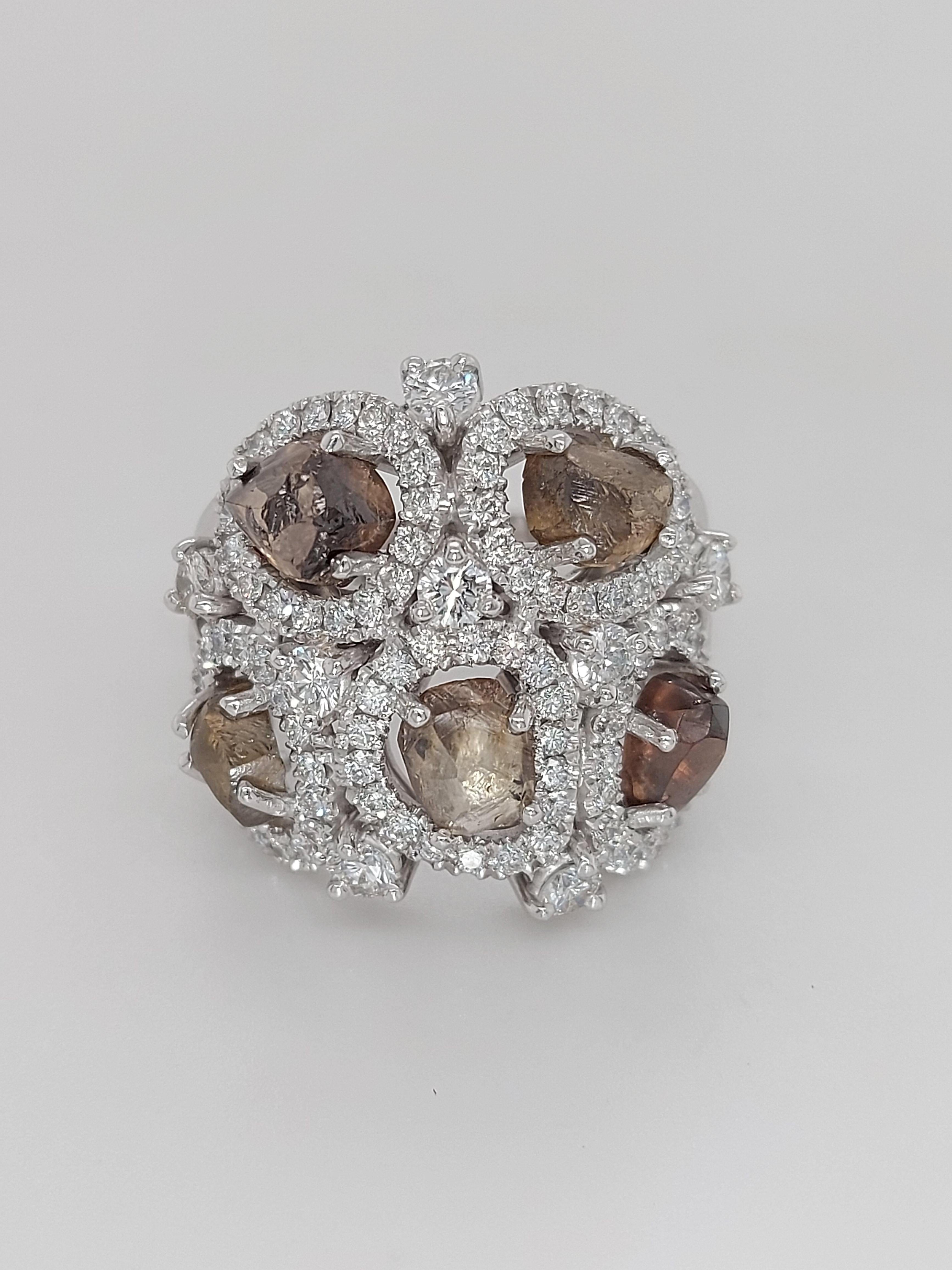 Bague en or 18 carats avec diamants bruts de 6,11 carats et diamants taille brillant de 1,7 carat Neuf - En vente à Antwerp, BE