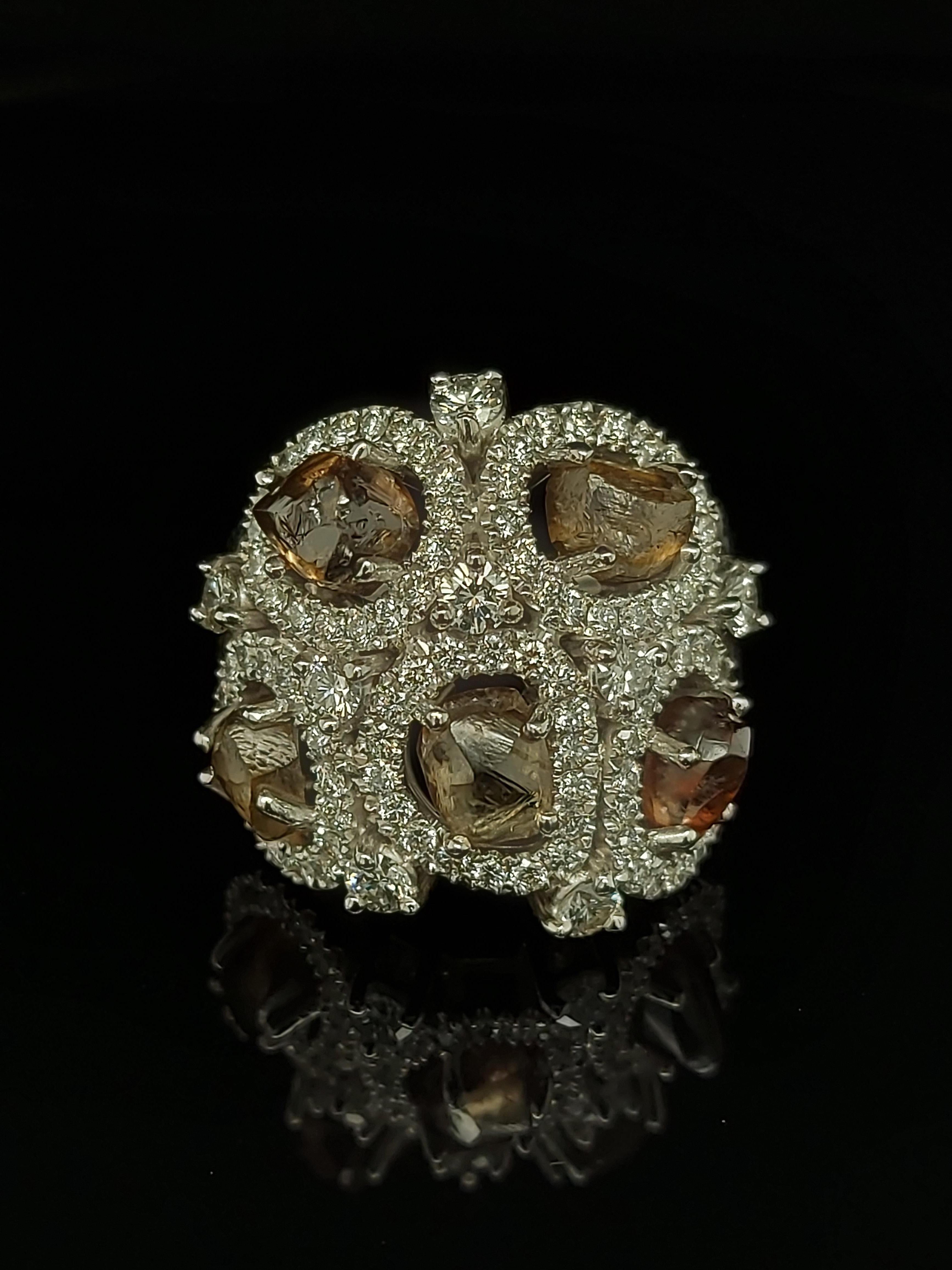 Anillo de oro de 18 quilates con diamantes en bruto de 6,11 quilates, diamantes talla brillante de 1,7 quilates en venta 1