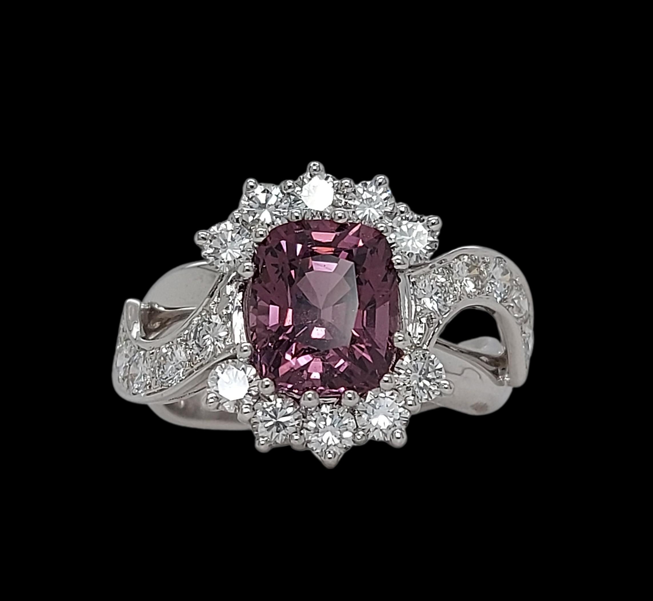 18kt White Gold Ring with a 3.25 Ct No Heat Spinel Stone and 1.2ct Diamonds For Sale 8