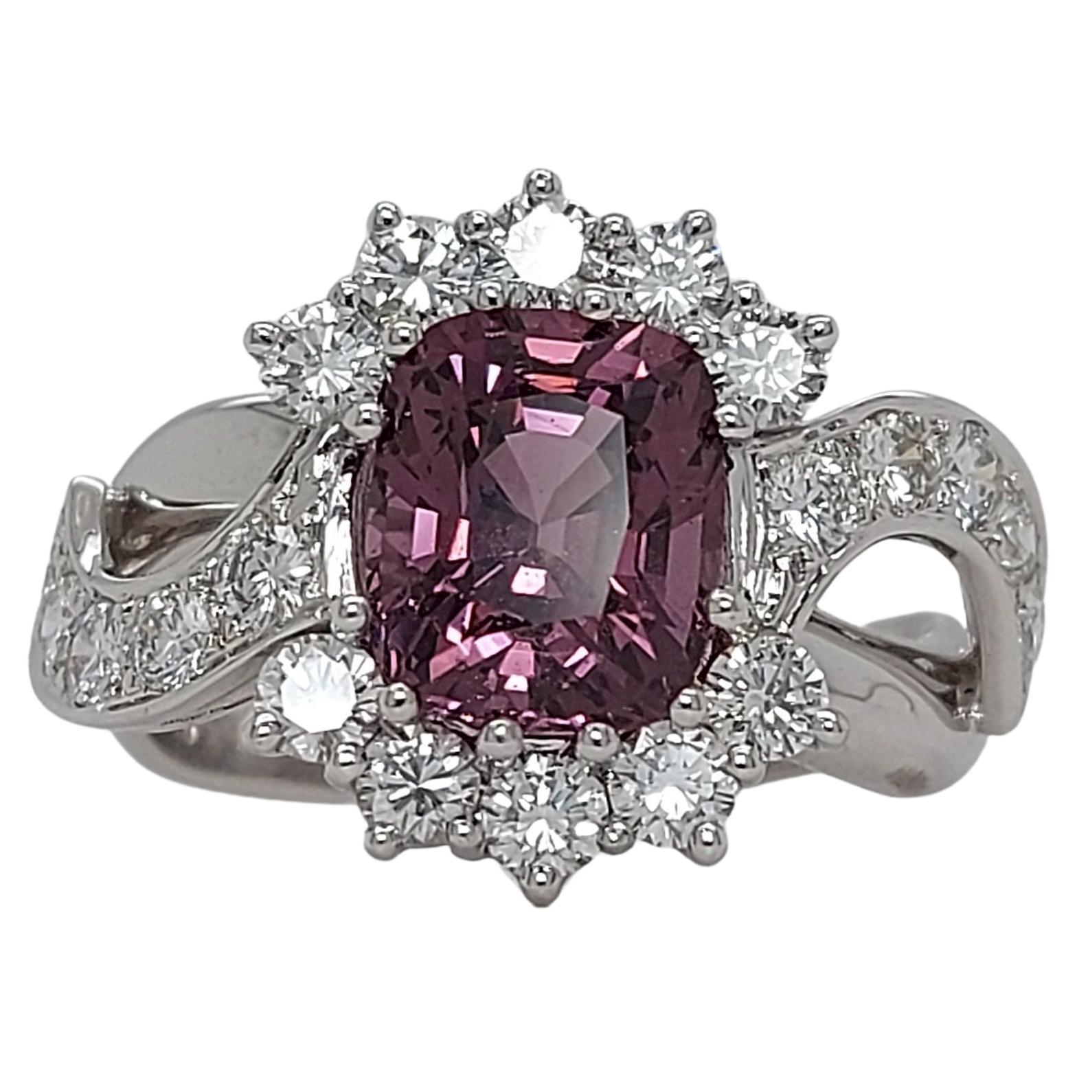 Ring aus 18 Karat Weißgold mit einem 3,25 Karat unbehandelten Spinellstein und 1,2 Karat Diamanten