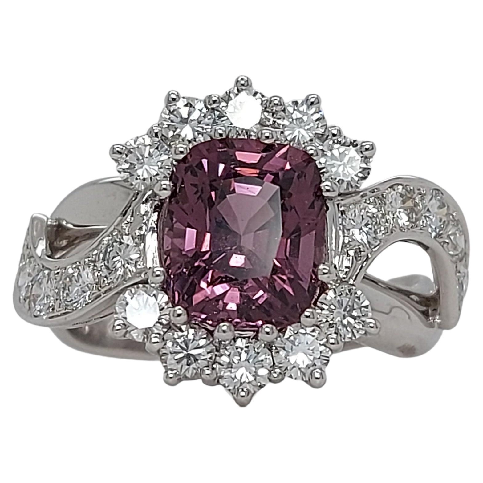 18kt White Gold Ring with a 3.25 Ct No Heat Spinel Stone and 1.2ct Diamonds For Sale