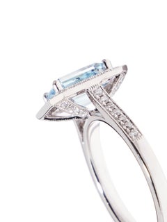 Bague de fiançailles en or blanc 18 carats avec aigue-marine et diamants