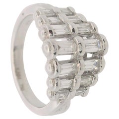 18kt White Gold Ring with Baguette Diamonds