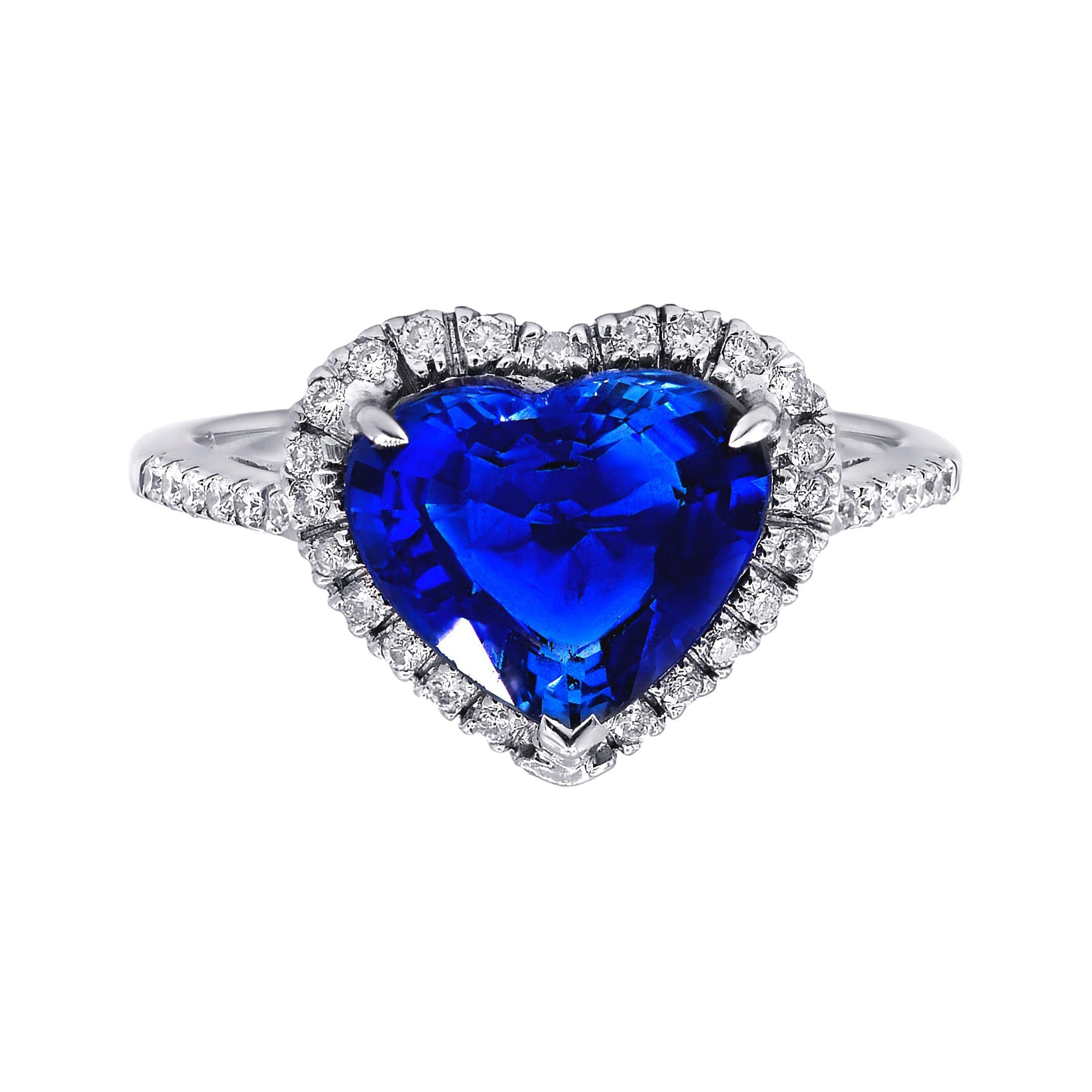 18kt White Gold Ring with Diamond and Heart Shaped Sapphire For Sale