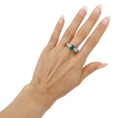 18kt white Gold Ring with Emerald & Diamonds