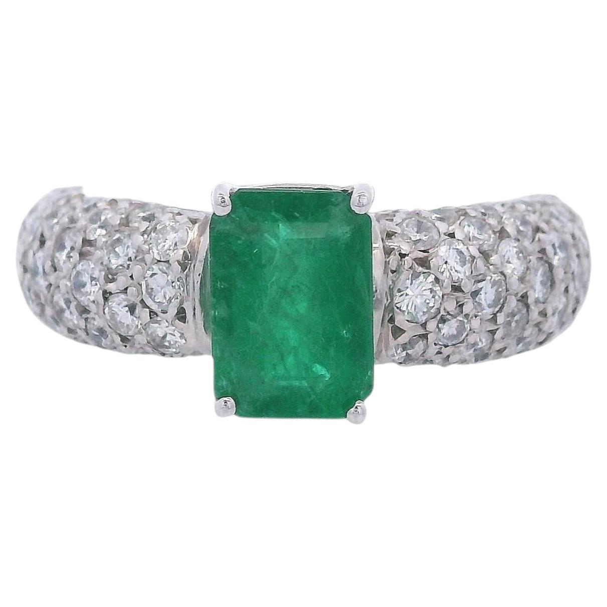 18kt white Gold Ring with Emerald & Diamonds