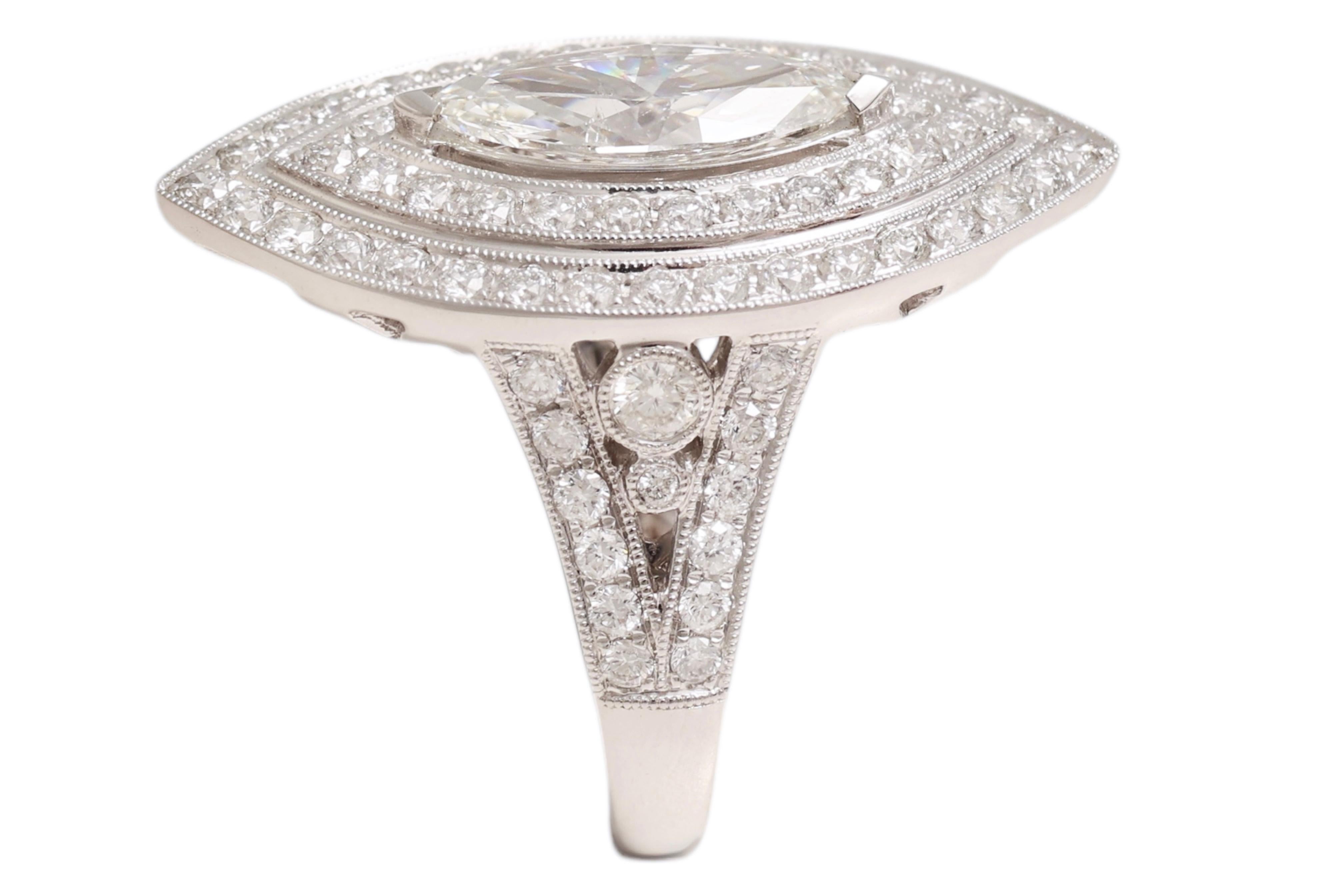 18kt White Gold Ring With Large 1.78 Carat Marquise Diamond & Brilliant Diamonds In New Condition For Sale In Antwerp, BE