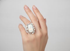 18kt white Gold Ring with Opal & Diamonds