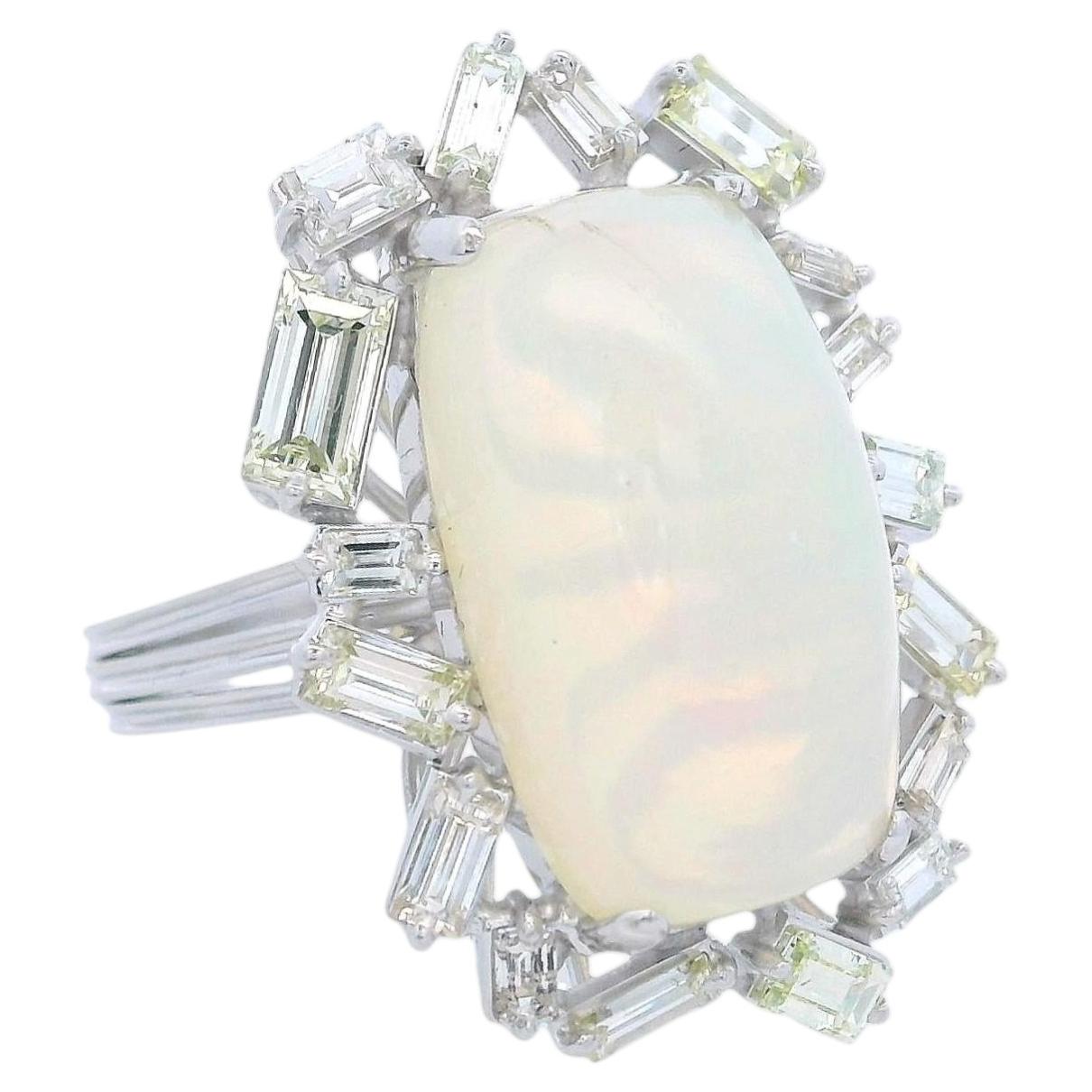 18kt white Gold Ring with Opal & Diamonds