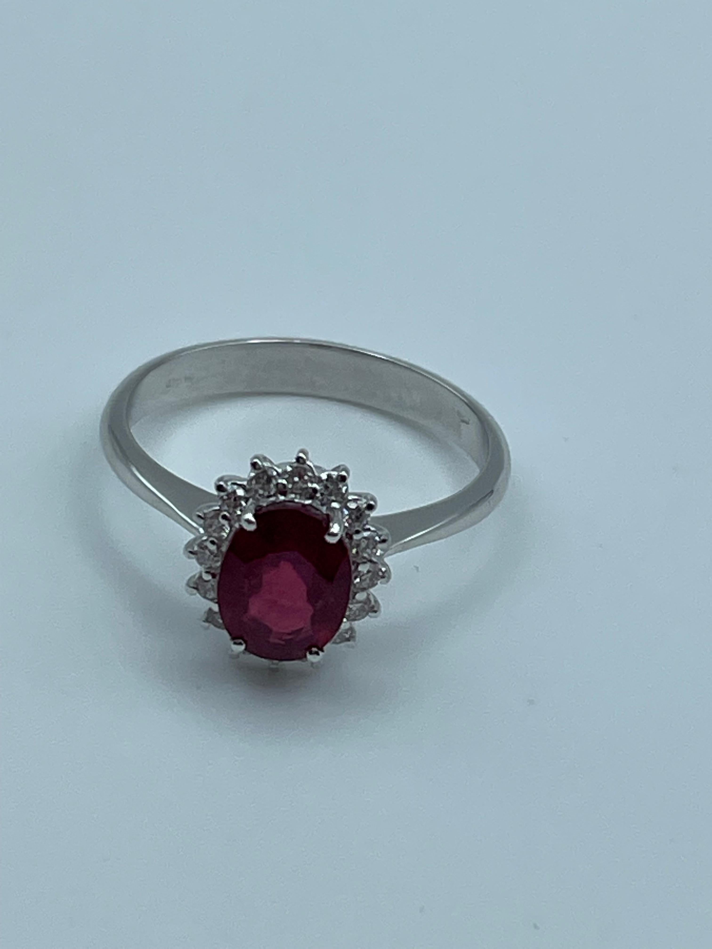 Romantic 18kt White Gold Ring with Ruby and Brillant Cut Diamonds