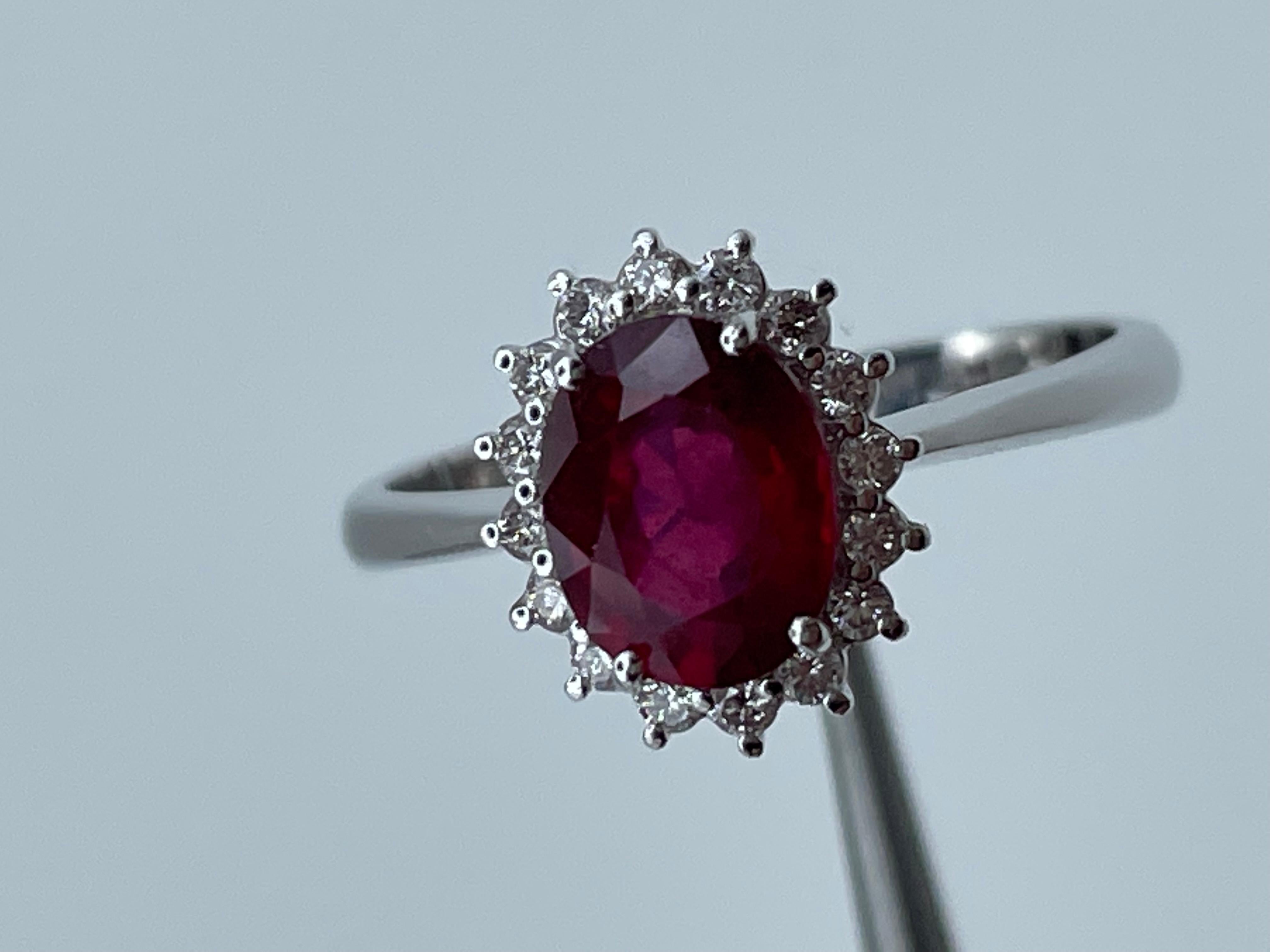 Oval Cut 18kt White Gold Ring with Ruby and Brillant Cut Diamonds