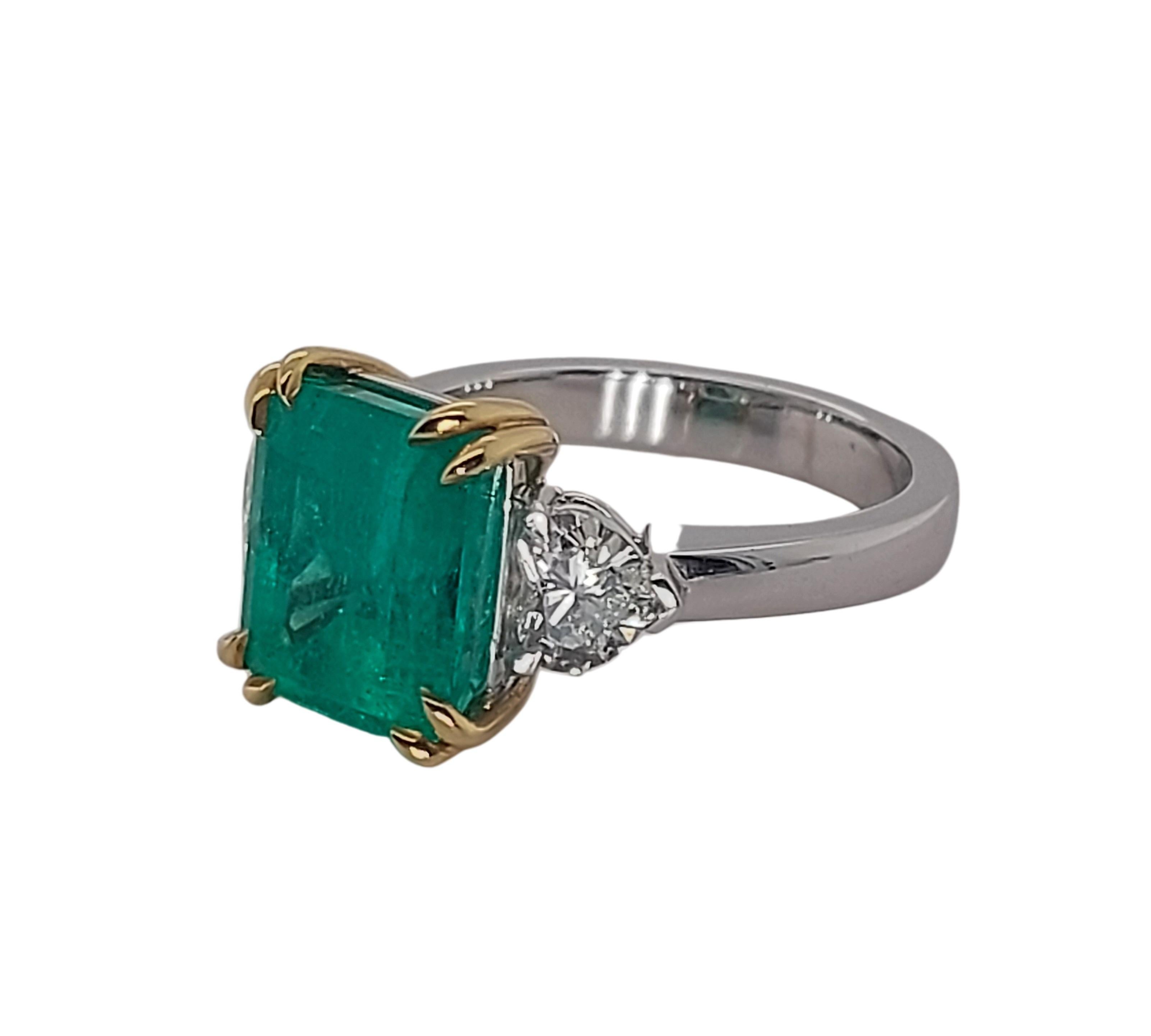 Heart Cut 18kt White Gold Ring Wth 5.23ct Colombian Emerald & 0.93ct Heart Shaped Diamonds For Sale