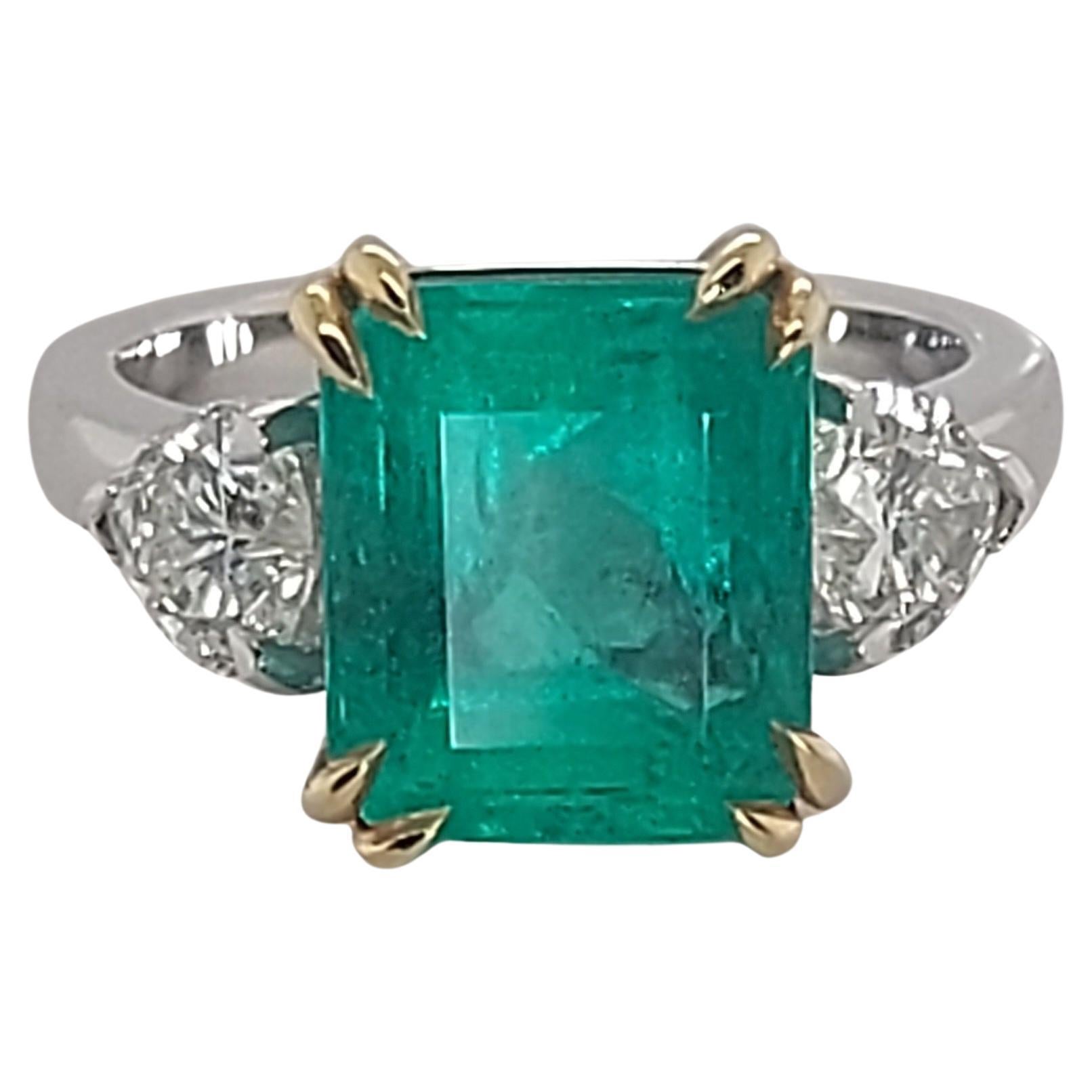 18kt White Gold Ring Wth 5.23ct Colombian Emerald & 0.93ct Heart Shaped Diamonds For Sale