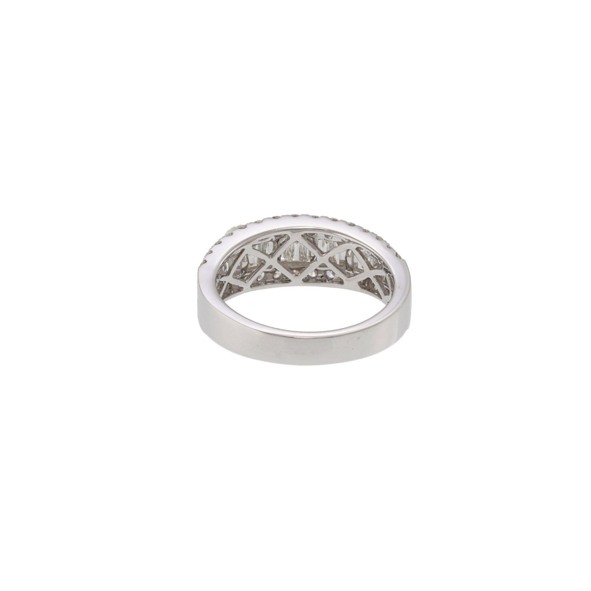 Bandeau en or blanc 18KT à diamants ronds et baguettes Pour femmes en vente