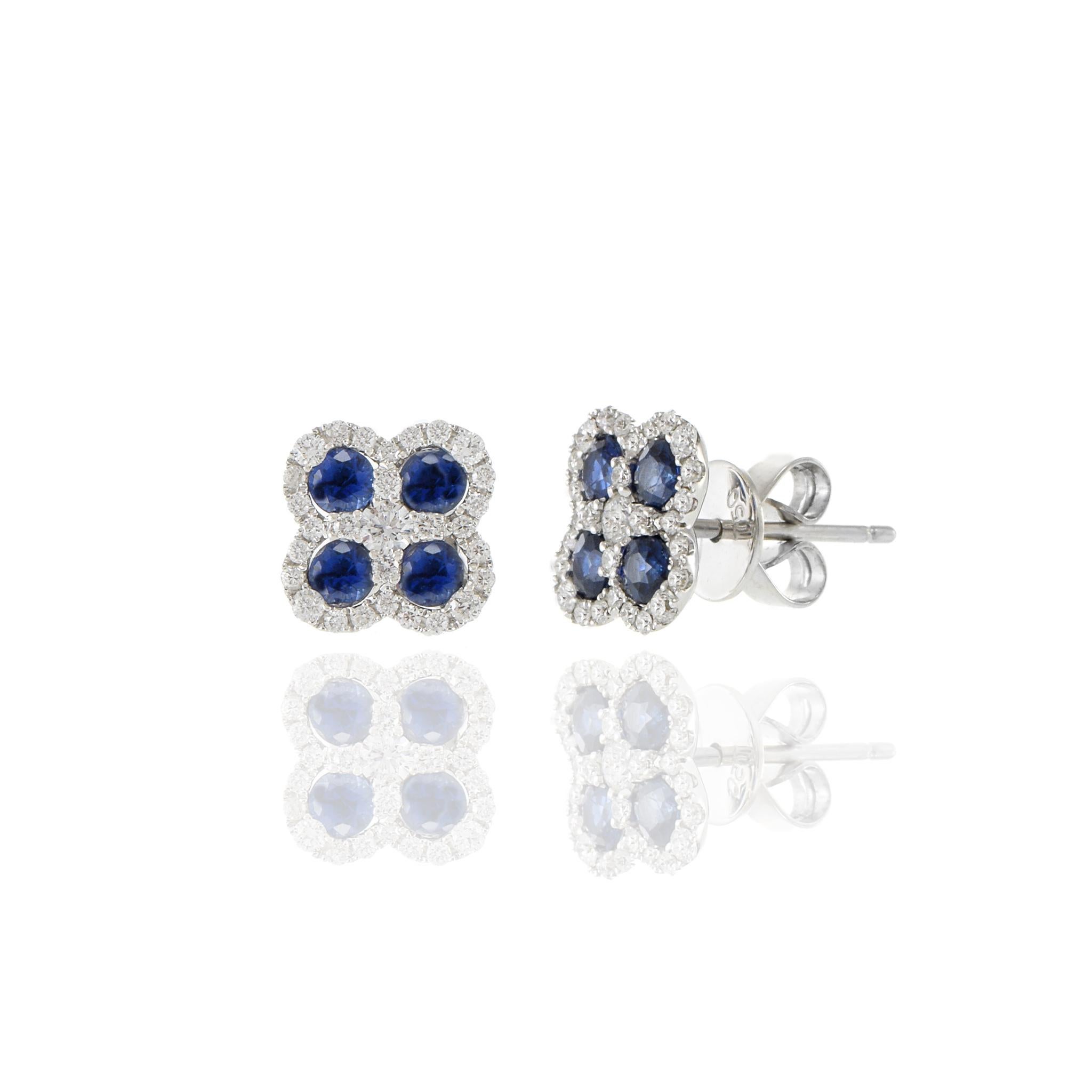 18KT White Gold Round Cut Blue Sapphire And Diamond Clover Earrings In New Condition For Sale In New York, NY