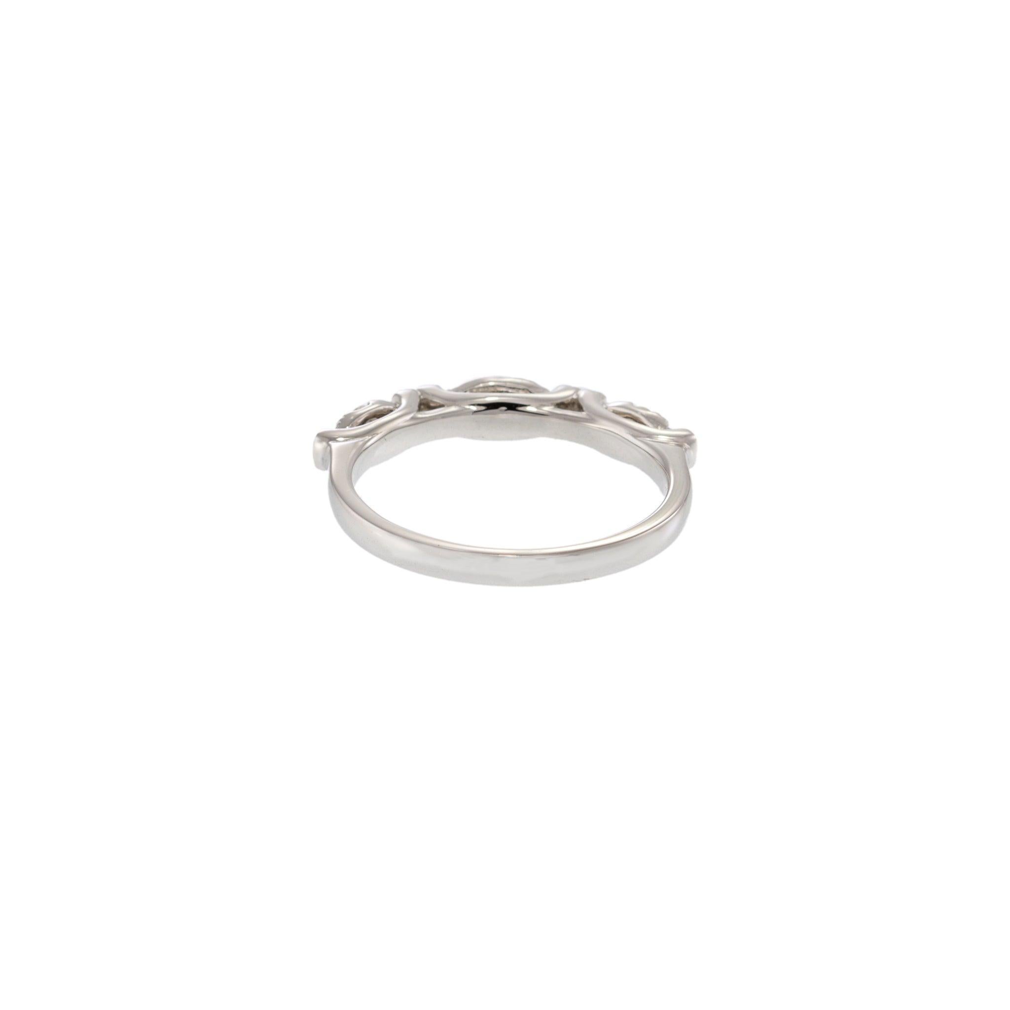 18KT White Gold Round Cut Diamond Alternating Pattern Ring For Sale 3