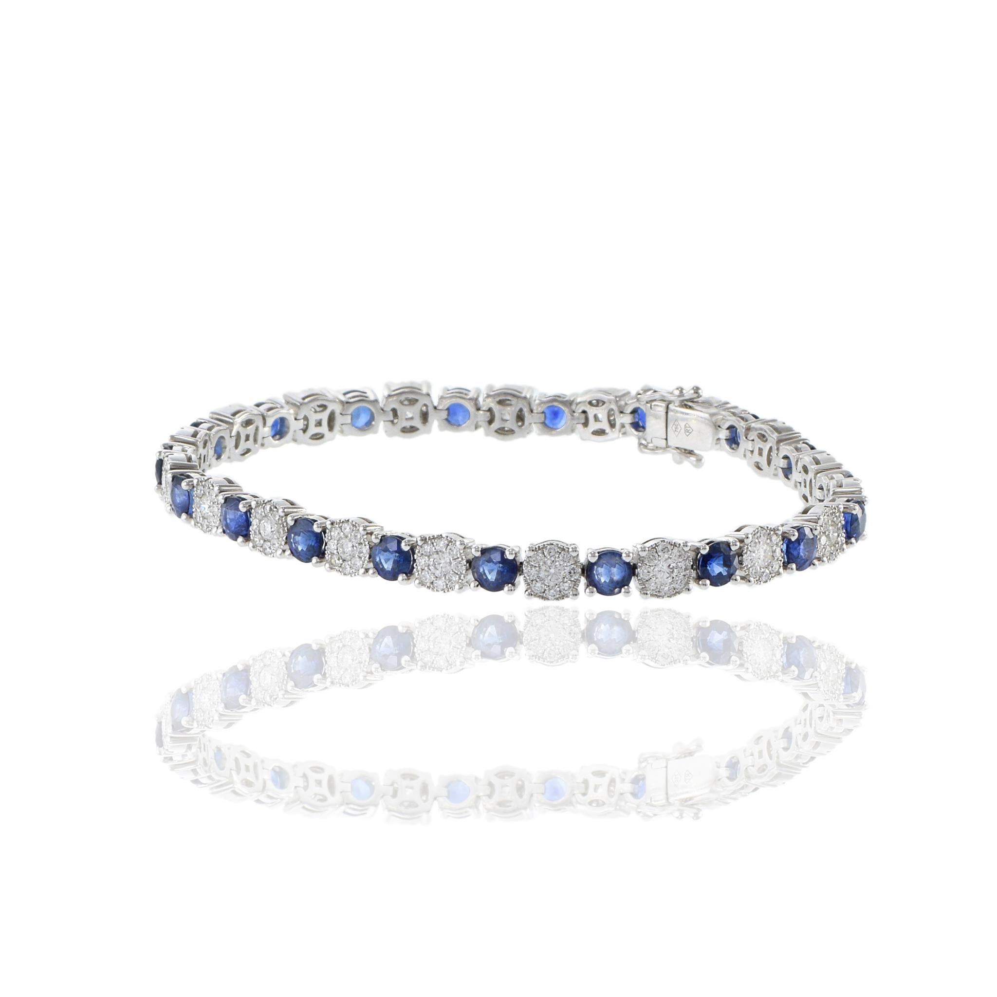 18KT Weißgold Armband mit rundem Saphir im Rundschliff und Diamanten im Cluster Damen im Angebot