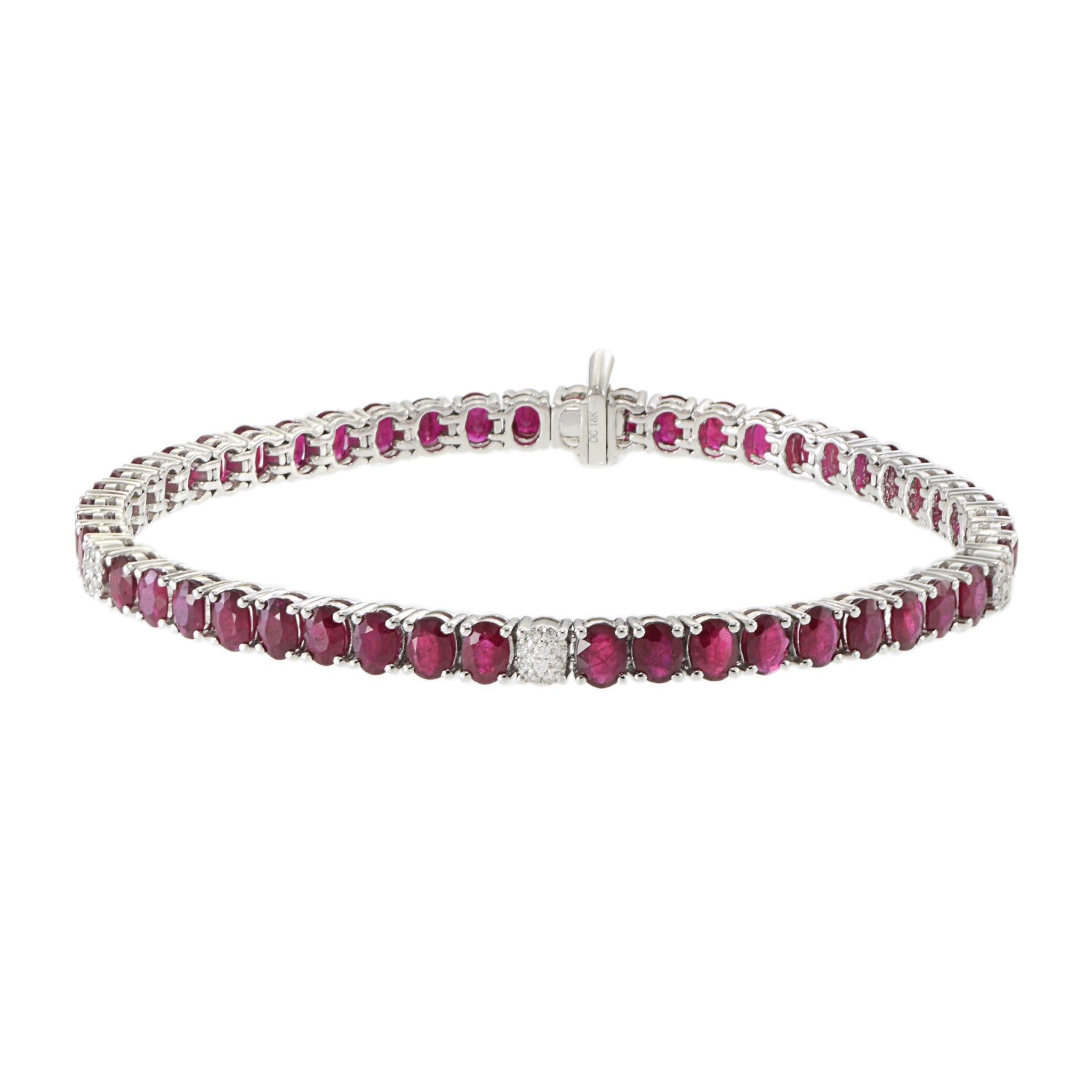 Pulsera de Tenis de Oro Blanco de 18 KT con Rubíes y Diamantes en Nuevo estado para la venta en New York, NY