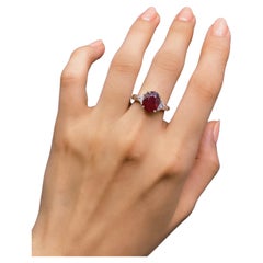 18kt White Gold Ruby Ring with 0.40ct in Diamonds