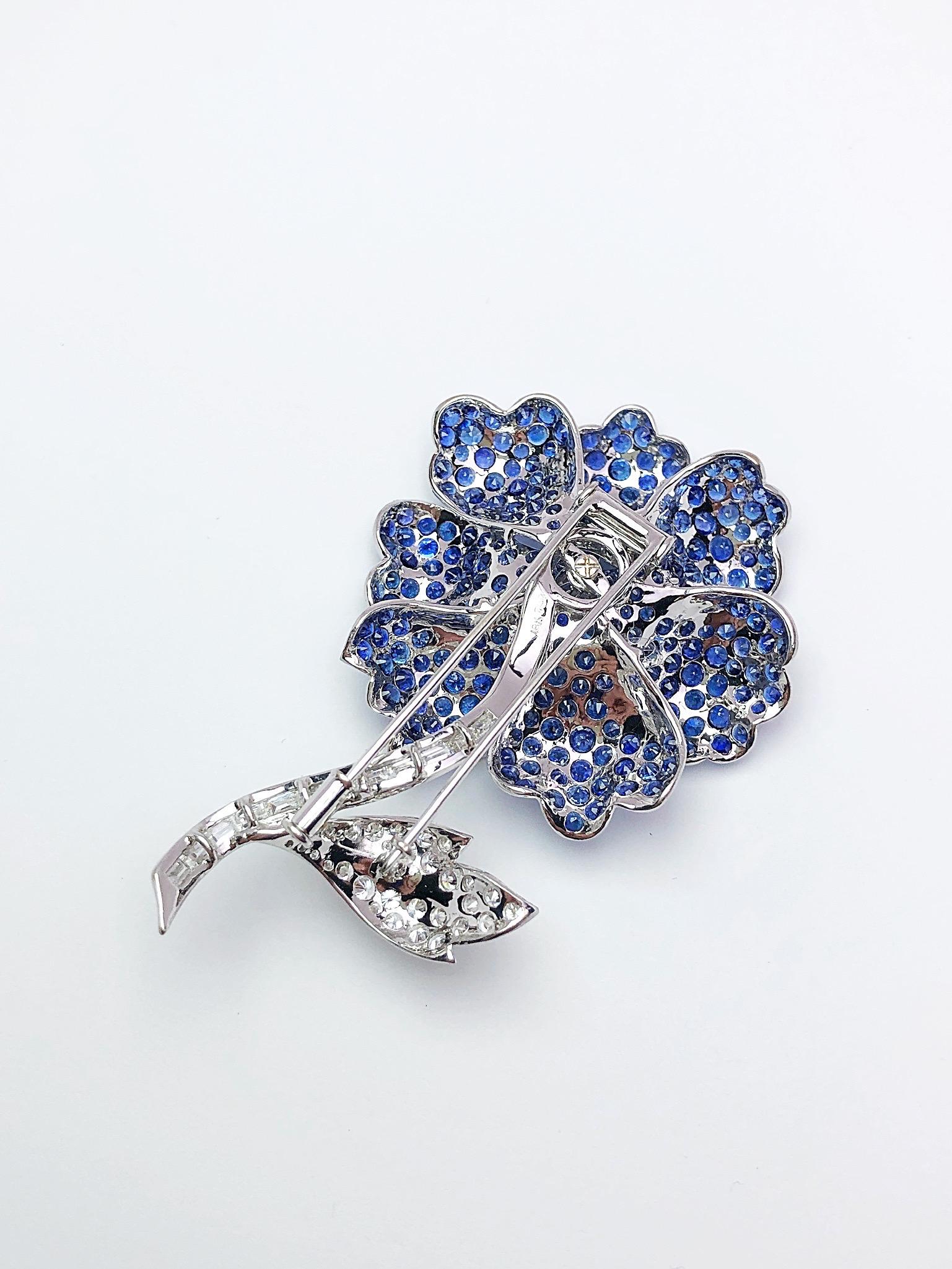 Round Cut 18 Karat White Gold, Sapphire 16.73 Carat and Diamond 2.10 Carat Flower Brooch For Sale