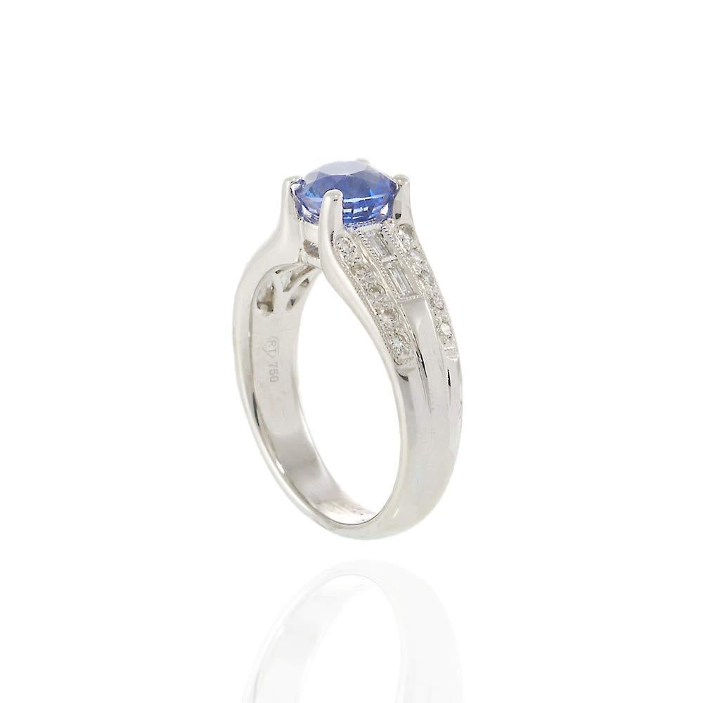 Anello con zaffiro e diamante in oro bianco 18KT In condizioni Nuovo in vendita a New York, NY