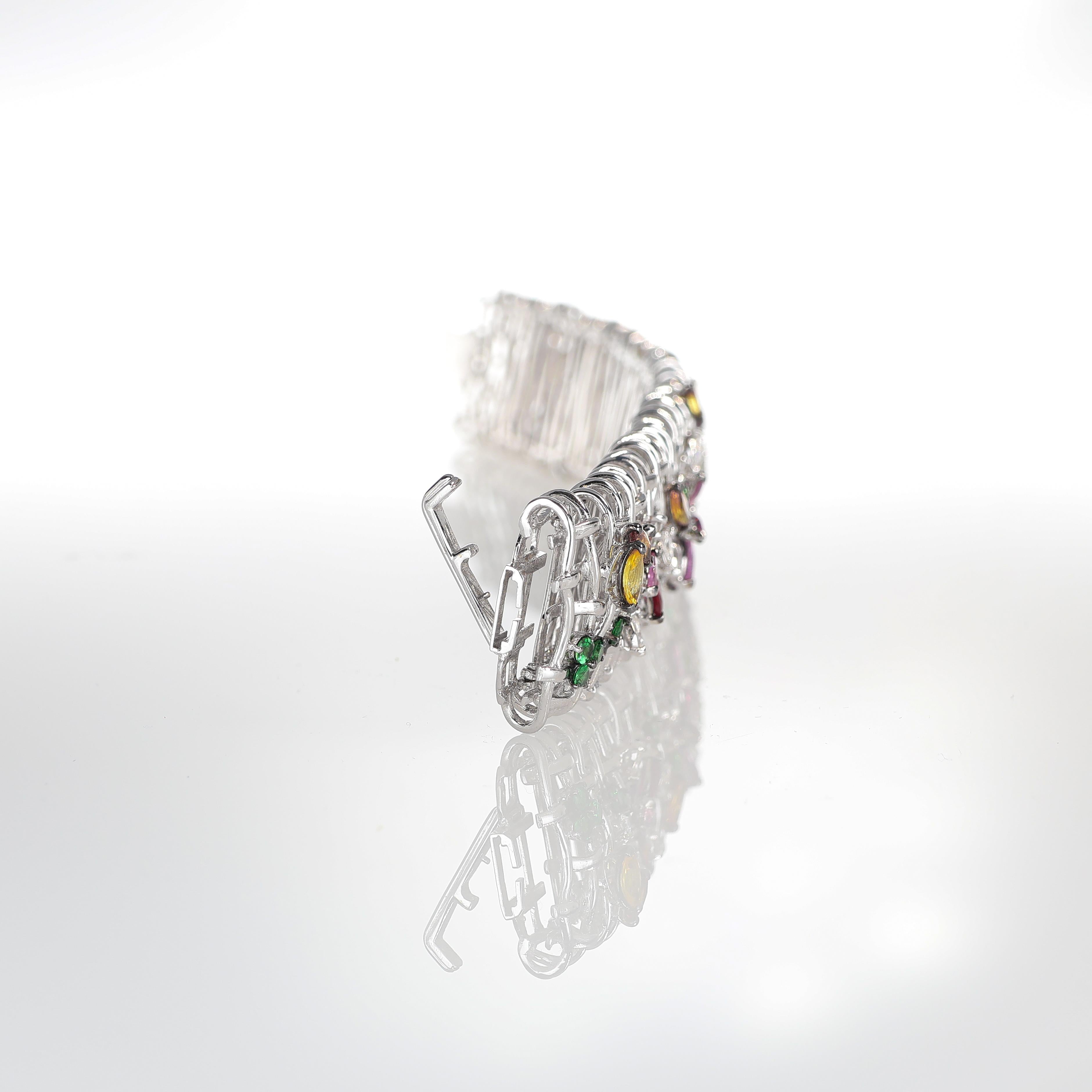 Bracciale semirigido in oro bianco 18kt con zaffiri multicolore e diamanti In condizioni Nuovo in vendita a Bergamo, BG