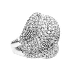 18kt White Gold Shell-shaped Diamond Pavé Cocktail Ring with 5.6ct of Diamonds