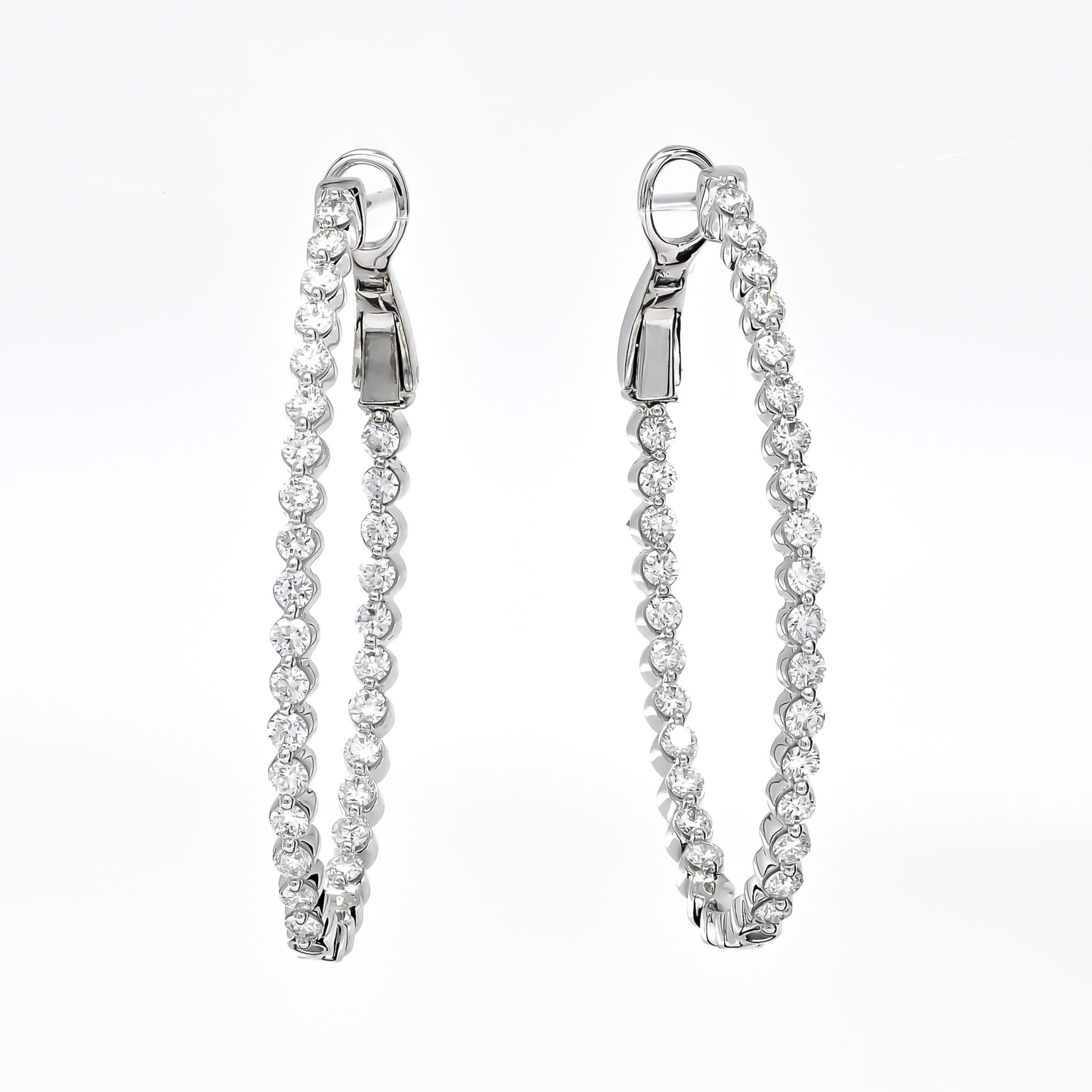 Taille brillant Boucles d'oreilles 'In and Out' Huggies en or blanc 18 carats diamant naturel 1.54 carats en vente