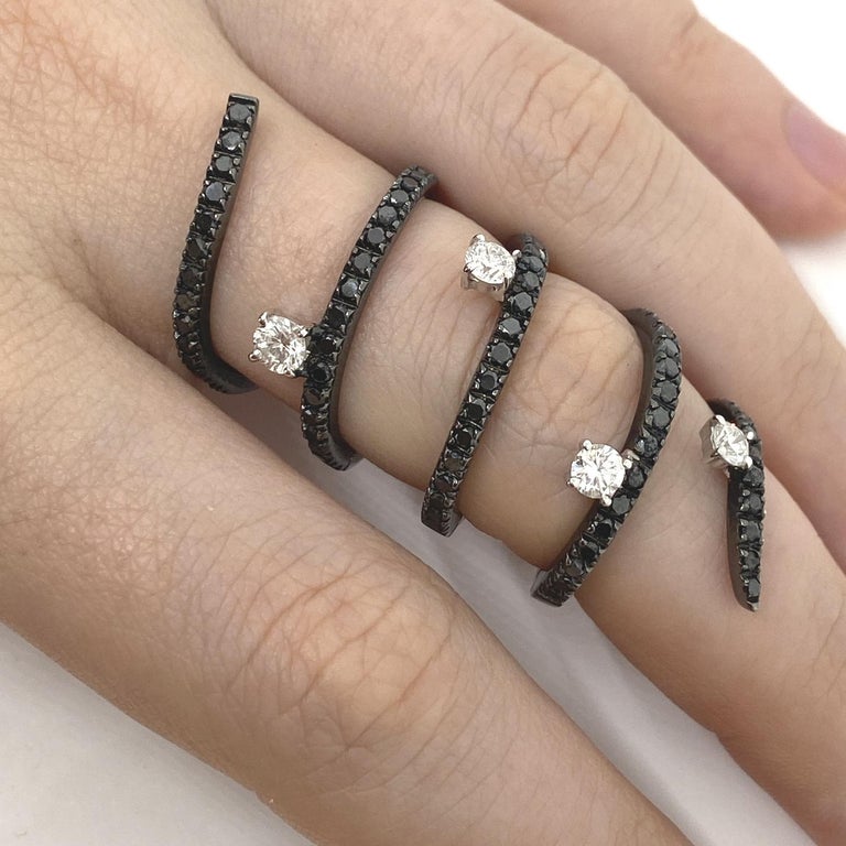 18Kt White Gold Snake Ring Black and White Diamonds For Sale at 1stDibs