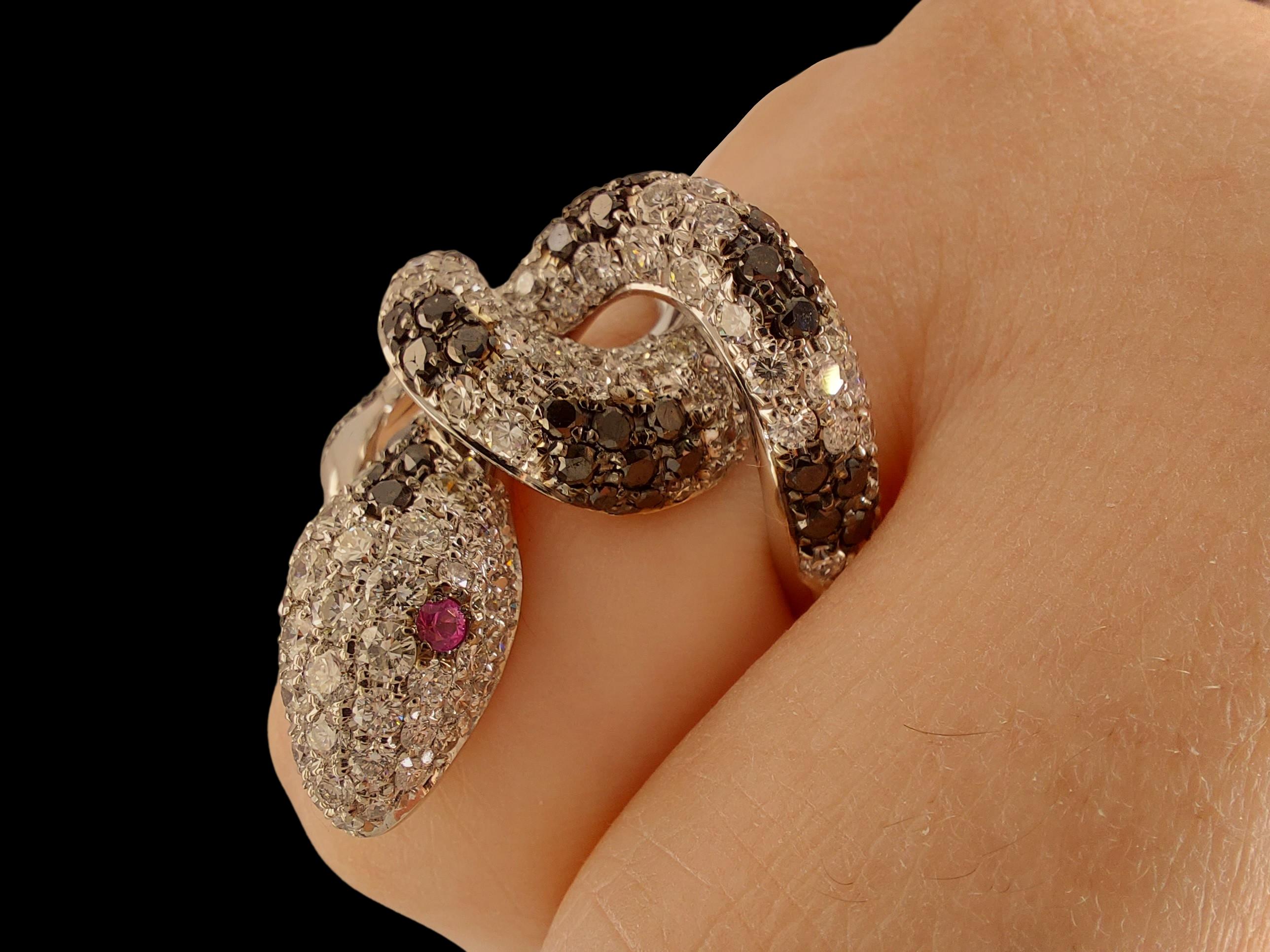 Brilliant Cut 18kt White Gold Snake Ring with 1.28ct Black and 2.83ct White Diamonds For Sale