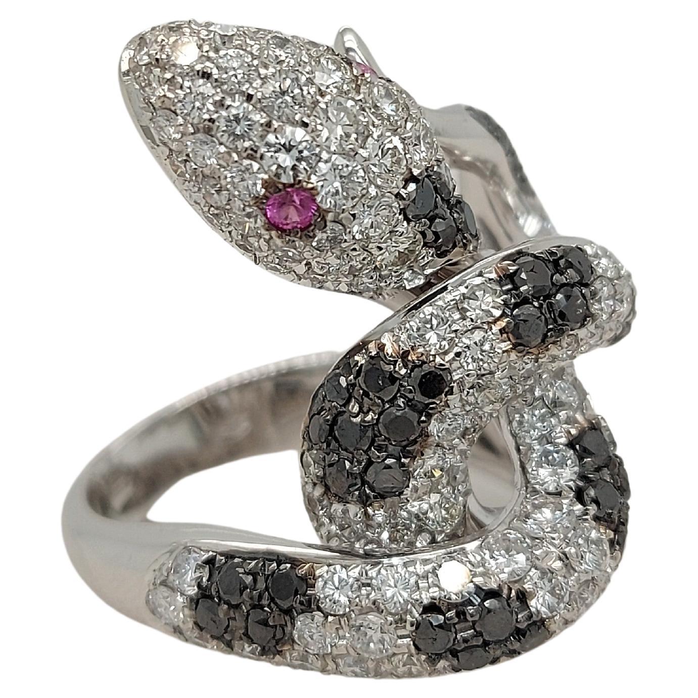 18kt White Gold Snake Ring with 1.28ct Black and 2.83ct White Diamonds For Sale