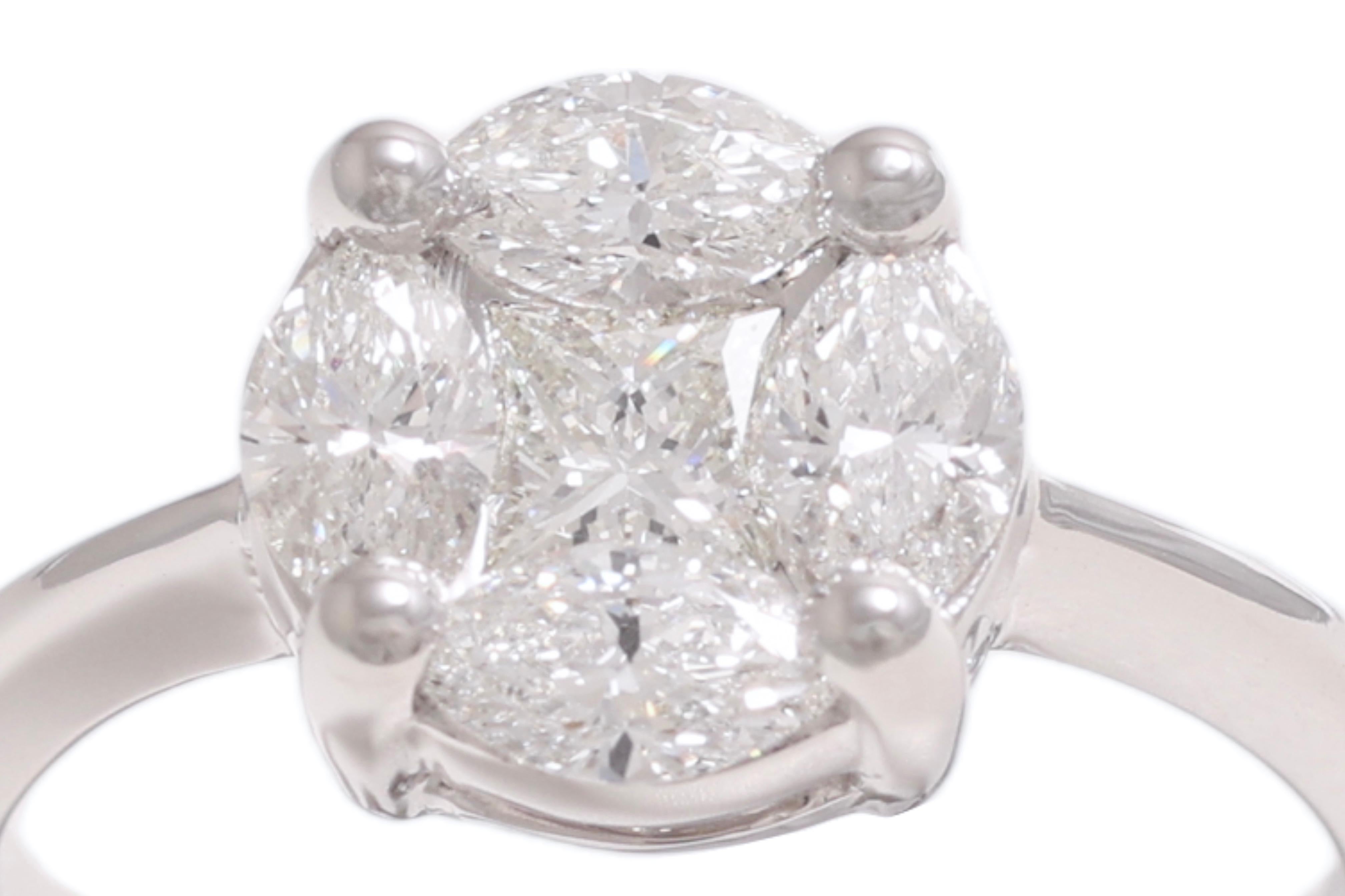 Stunning 18 kt. White Gold Solitaire Ring Marquise & Princess Cut Diamonds. 

Looks like 1 Big Diamond, Stunning !

Diamonds: Princess cut diamond in the centre 0.29 ct.
4 marquise cut diamonds 0.85 ct.

Material: 18 kt. white gold

Ring size: 54 EU