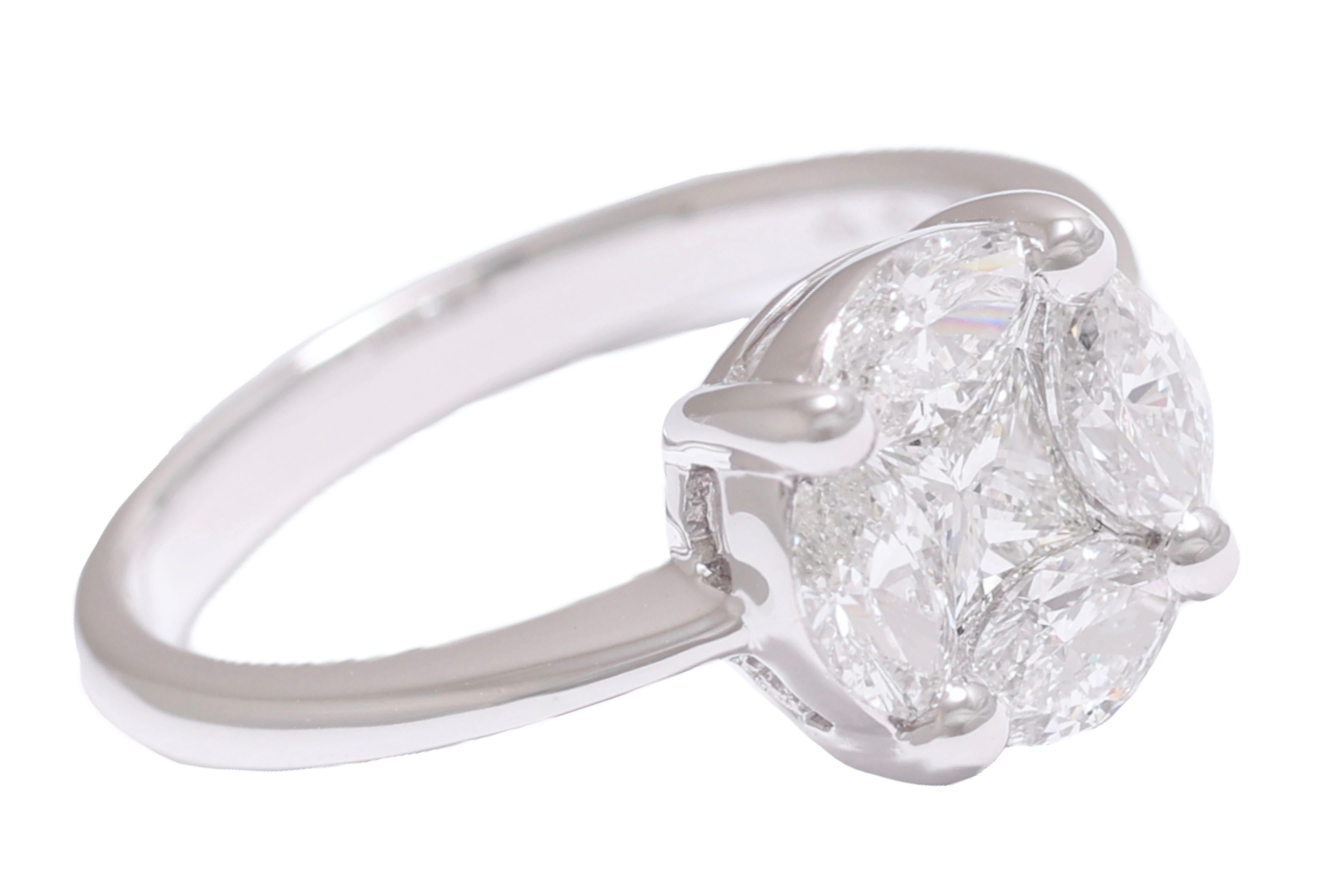 18kt. White Gold Solitaire Ring Marquise & Princess Cut Diamonds In New Condition For Sale In Antwerp, BE