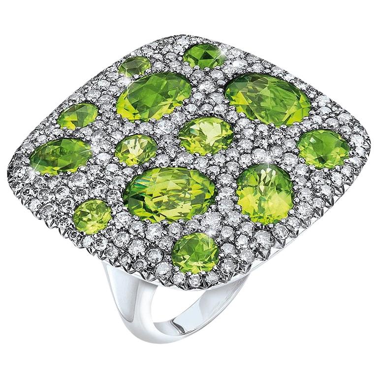 18 Karat Gold Square Cushion Ring with 3.03ct Grey Diamonds and 9.96ct Peridot For Sale