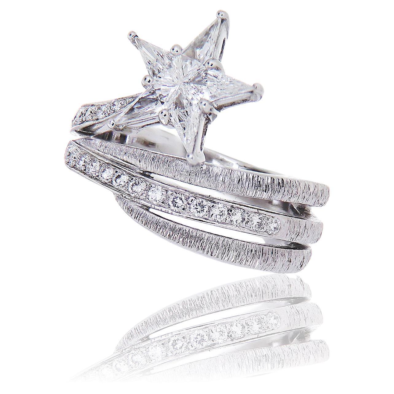 18 Karat White Gold Star Ring 0.80 Carat White Diamonds