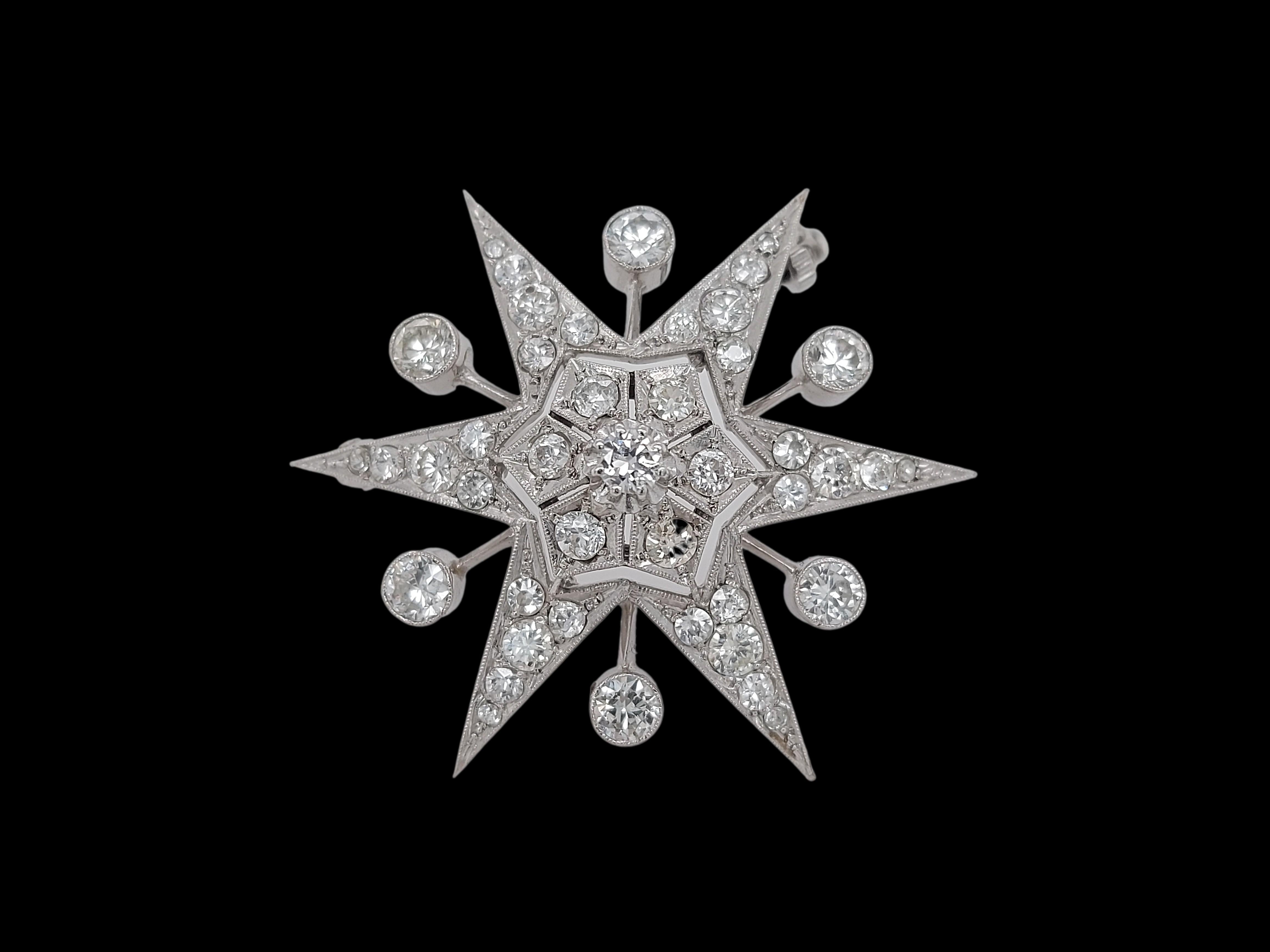 Broche/ pendentif en forme d'étoile en or blanc 18 carats avec 3,8 carats de diamants en vente 2