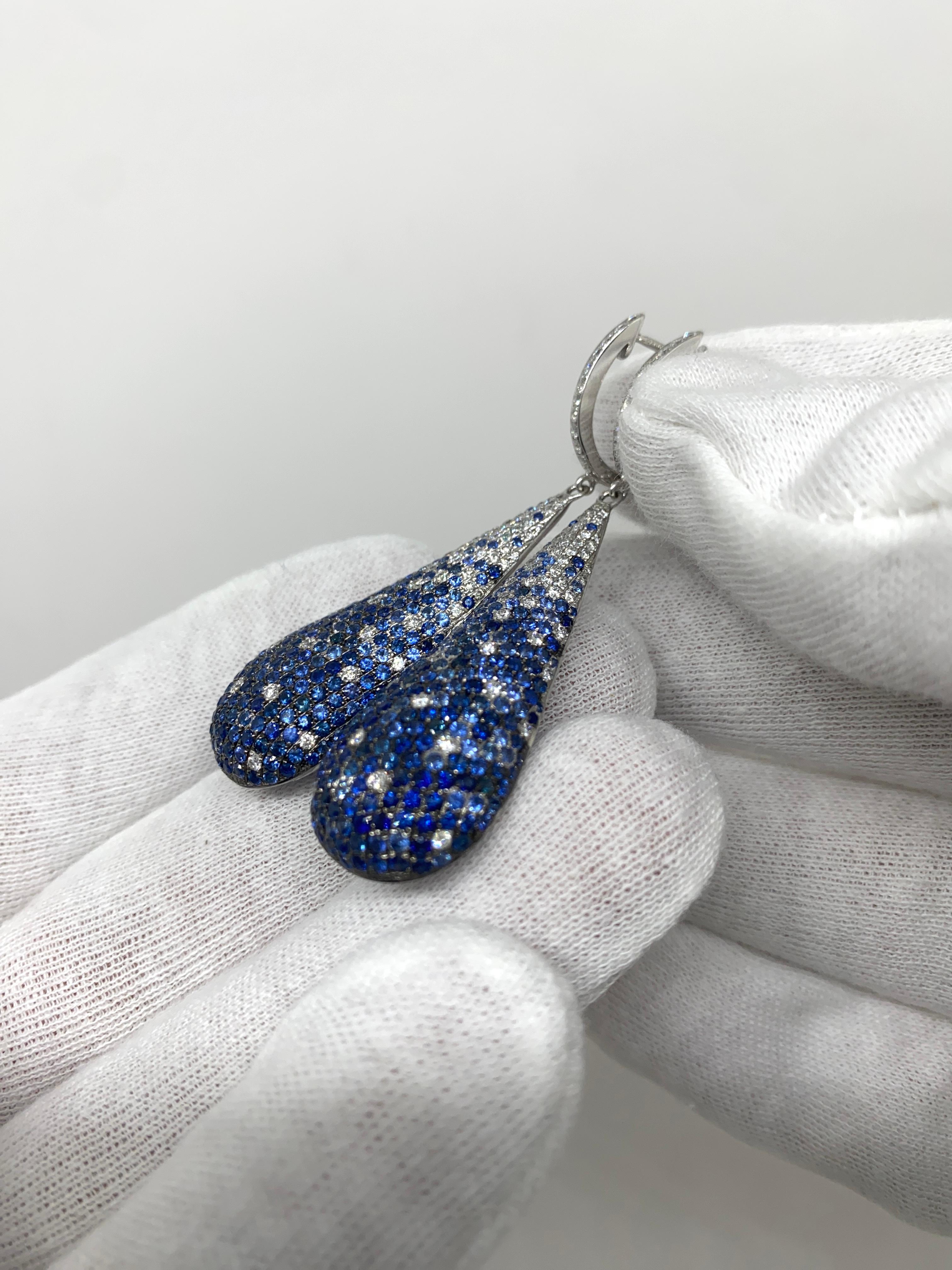 Boucles d'oreilles pendantes en or blanc 18kt 5.62 Ct Blue Sapphires & 1.42 Diamonds en vente 1