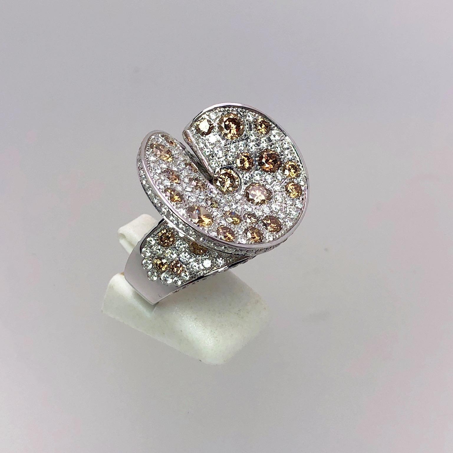 18 Karat Gold Swirl Ring with 3.90 Carat Fancy Brown & 3.20 Carat White Diamonds In New Condition For Sale In New York, NY