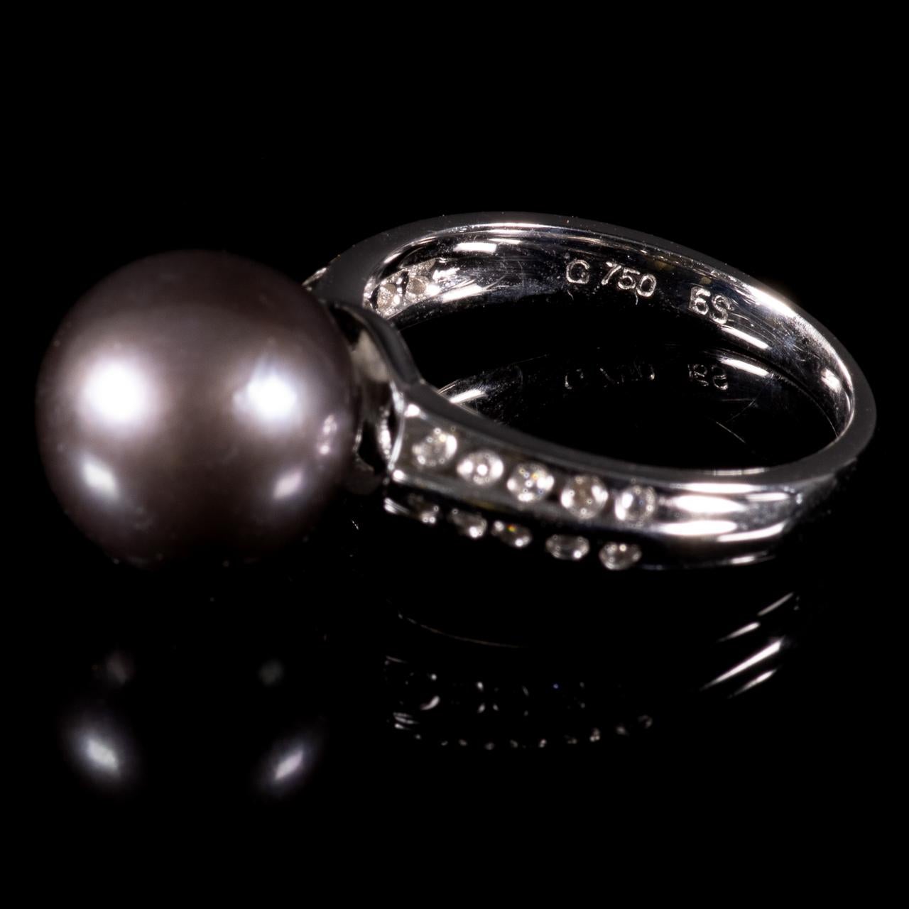 18KT White Gold Tahiti Pearl & Diamond Ring  In Good Condition For Sale In Nottingham, GB