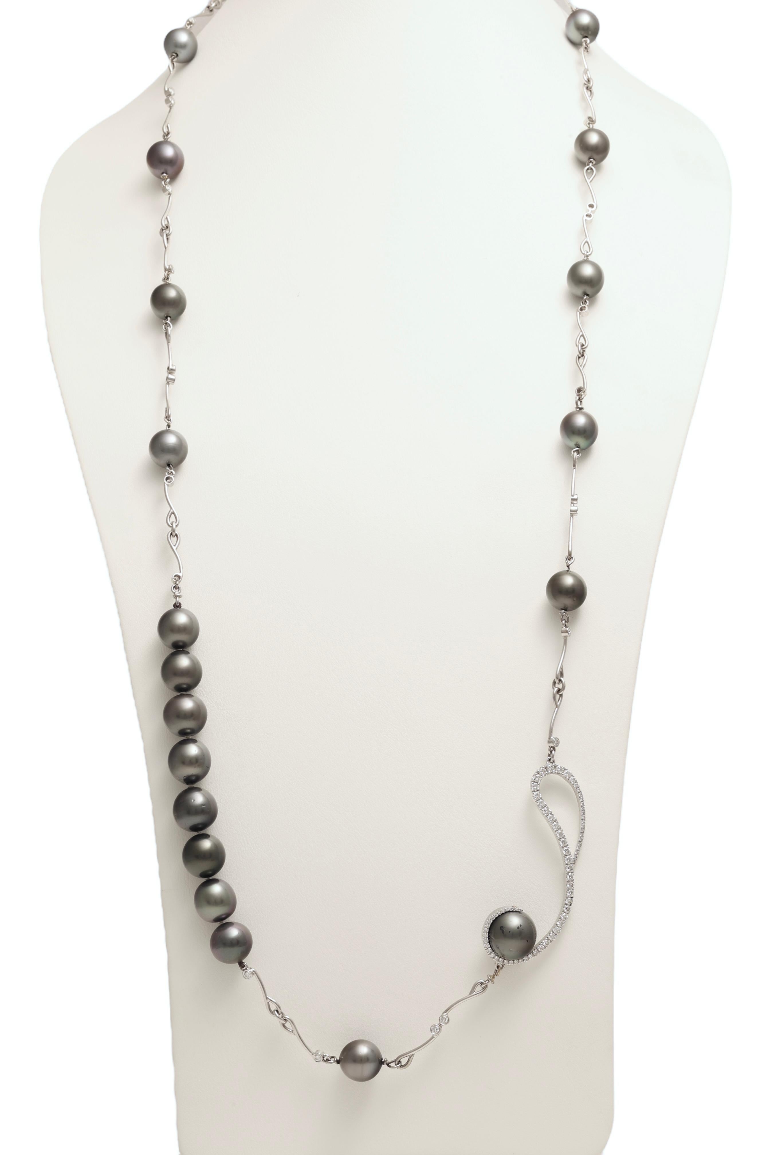18kt White Gold Tahiti Pearl Necklace with 2.24 ct Brilliant cut Diamonds  For Sale 5