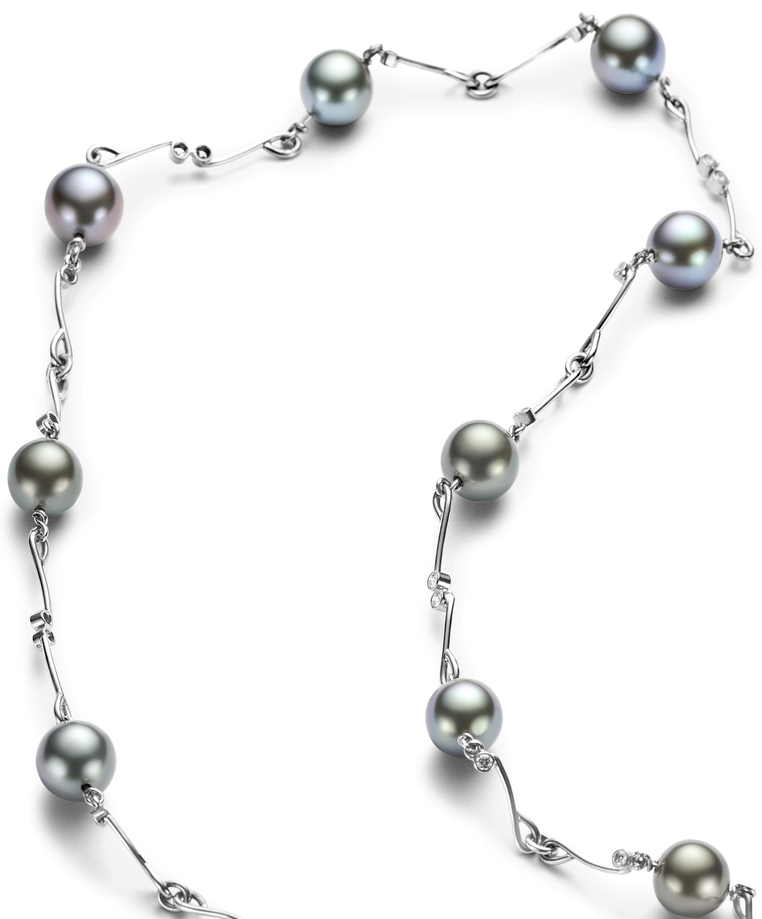 Brilliant Cut 18kt White Gold Tahiti Pearl Necklace with 2.24 ct Brilliant cut Diamonds  For Sale
