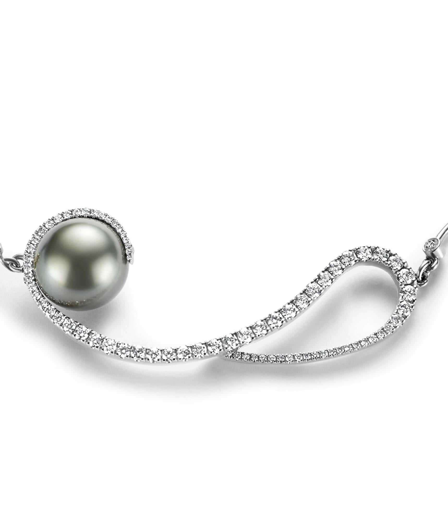 Women's or Men's 18kt White Gold Tahiti Pearl Necklace with 2.24 ct Brilliant cut Diamonds  For Sale