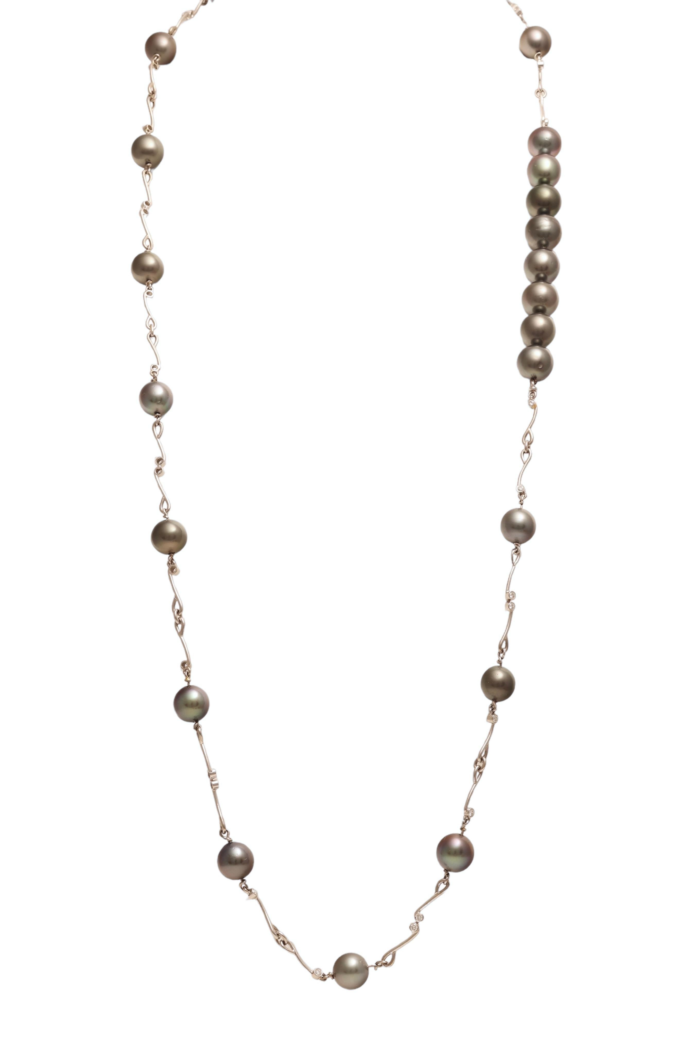 18kt White Gold Tahiti Pearl Necklace with 2.24 ct Brilliant cut Diamonds For Sale 2