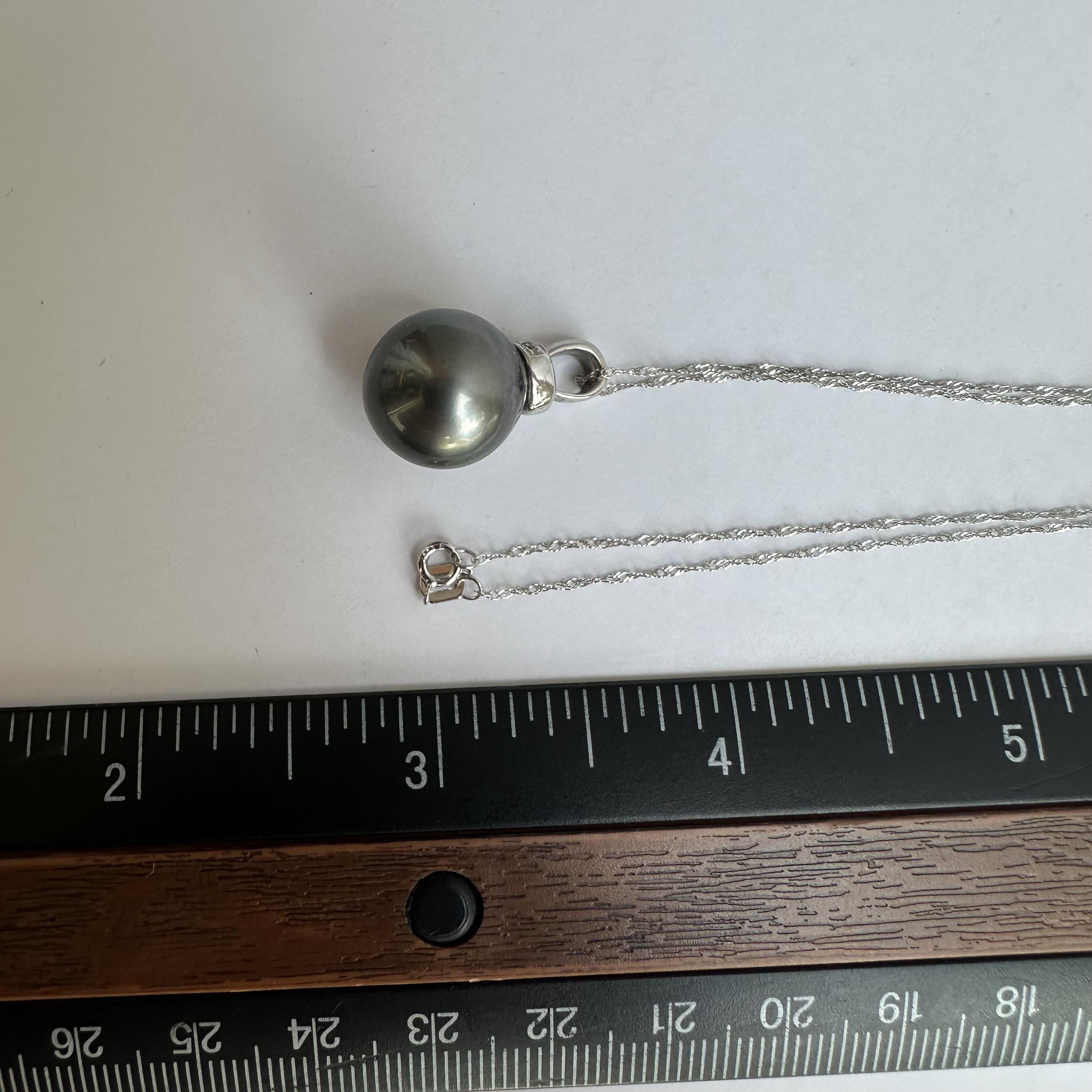 18 Karat Weißgold Tahiti-Perlen- und Diamant-Halskette - 13,1 mm Schwarze Perle, neu 2
